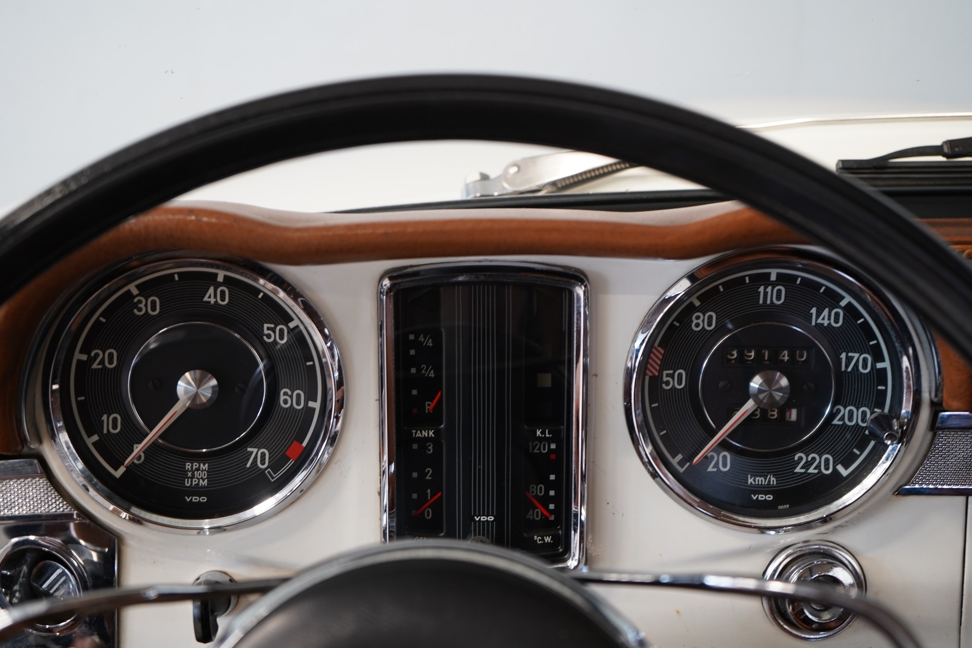 MERCEDES-BENZ 230 SL ROADSTER-image-15
