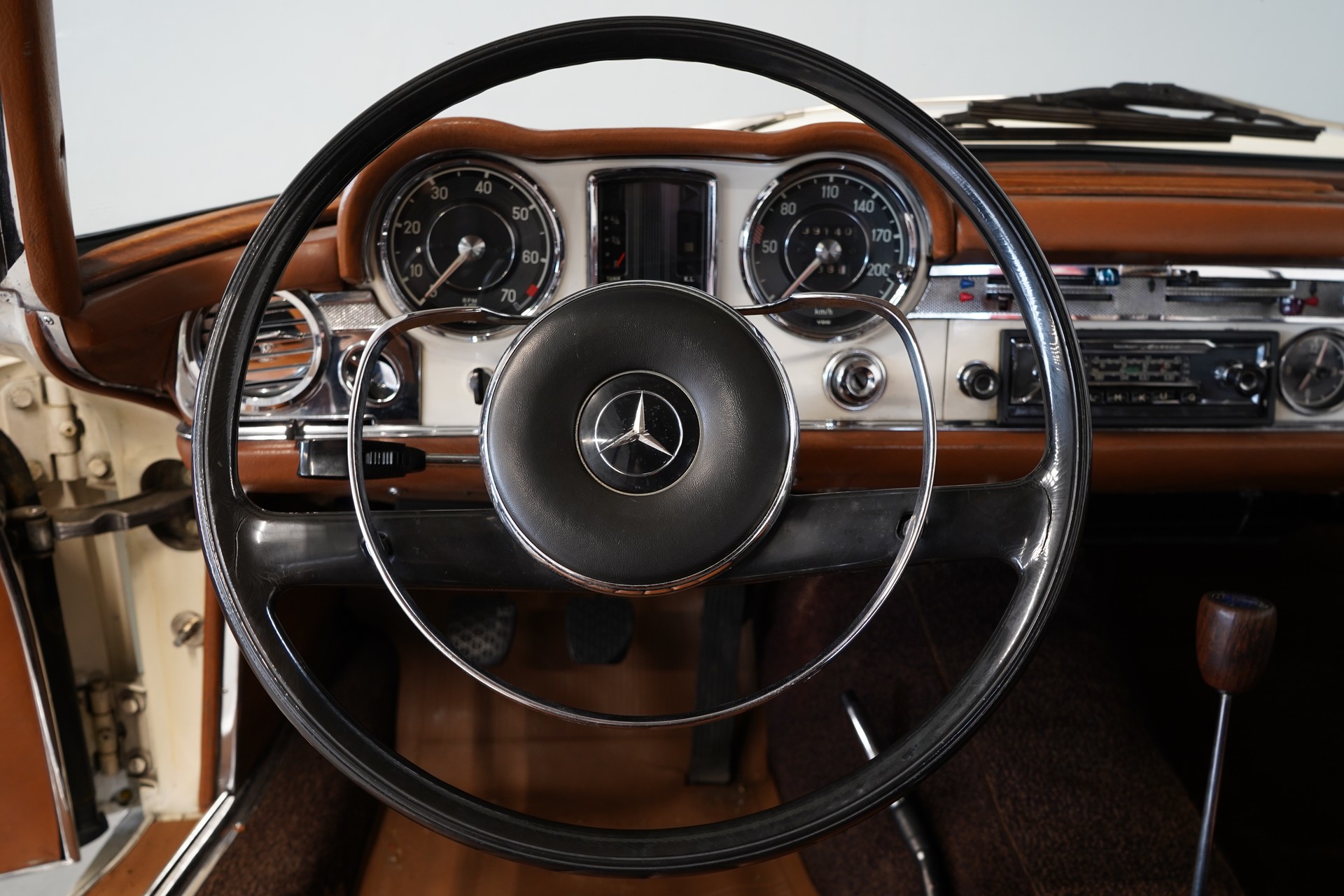 MERCEDES-BENZ 230 SL ROADSTER-image-14