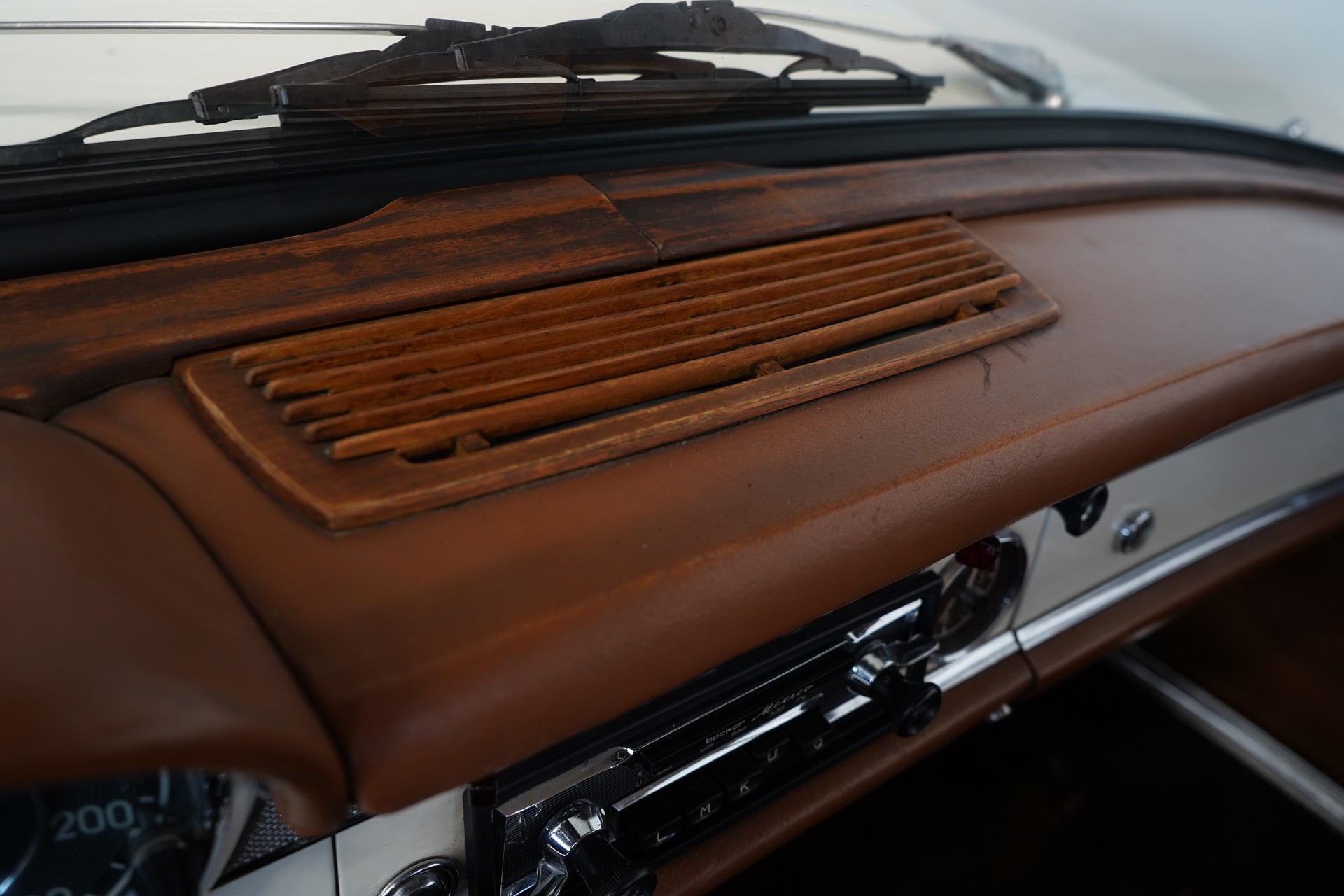 MERCEDES-BENZ 230 SL ROADSTER-image-19