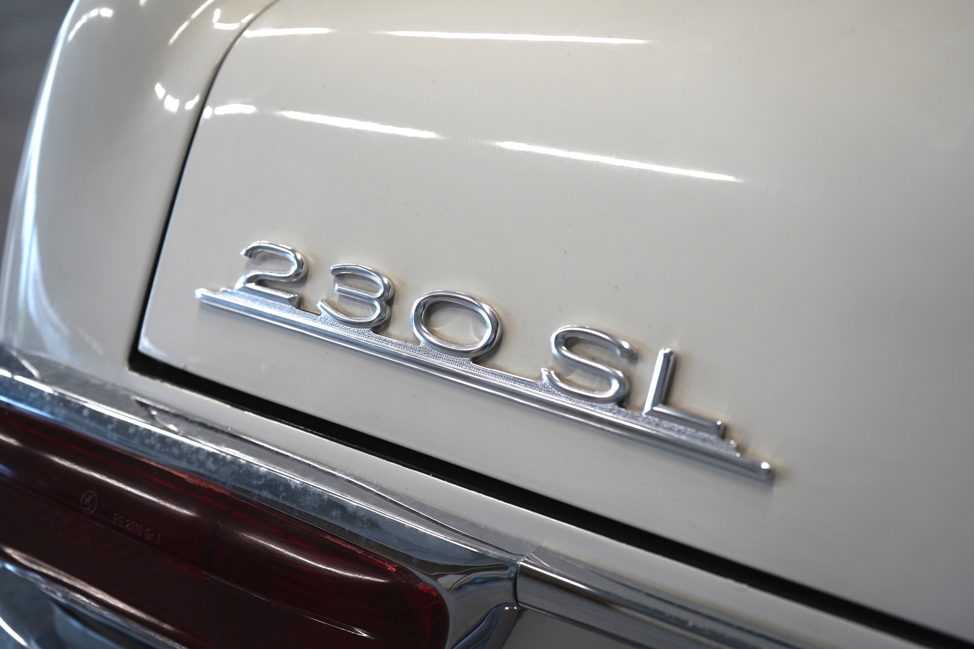 MERCEDES-BENZ 230 SL ROADSTER-image-23