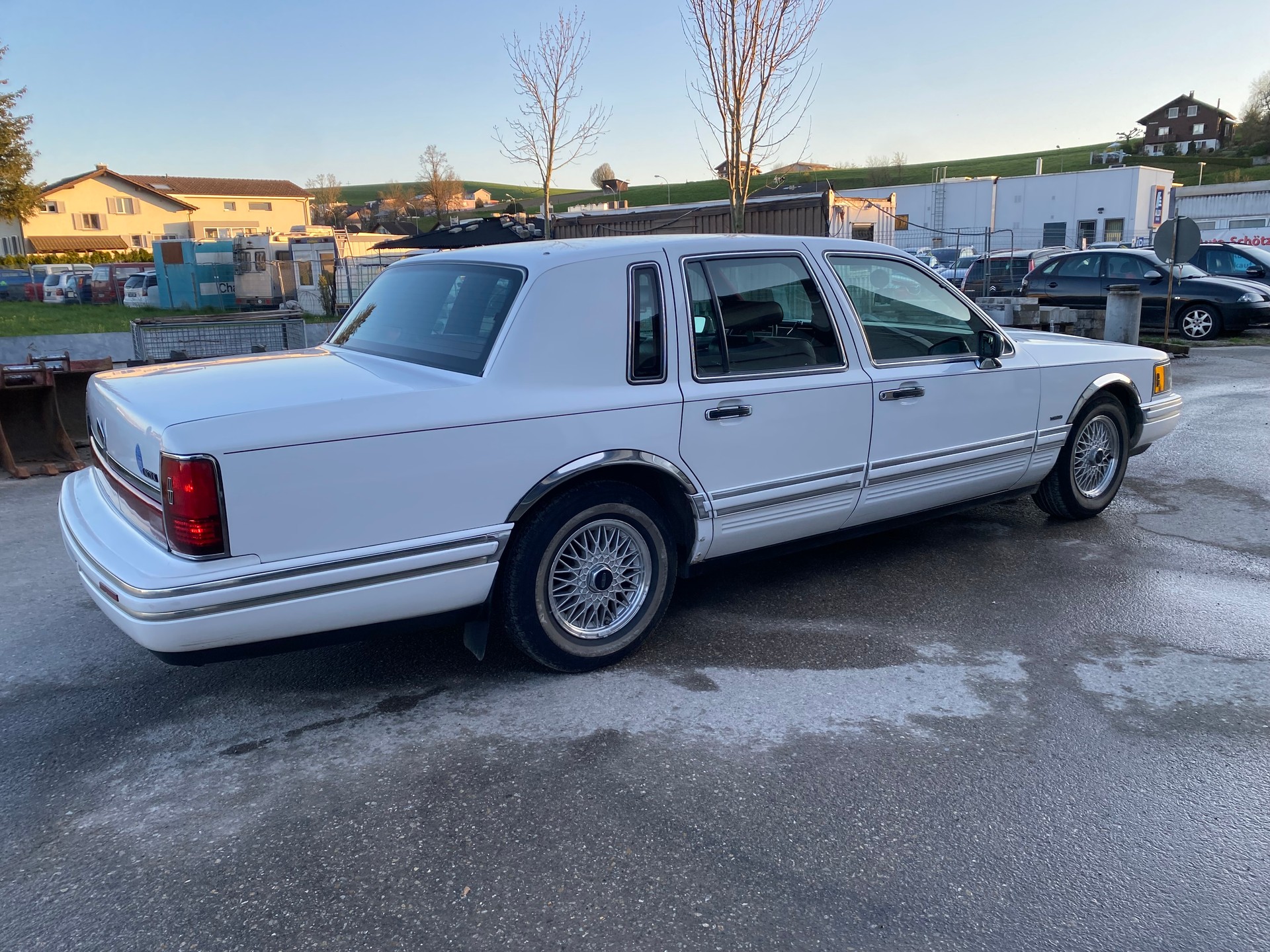 LINCOLN Lincoln Town Car-image-4