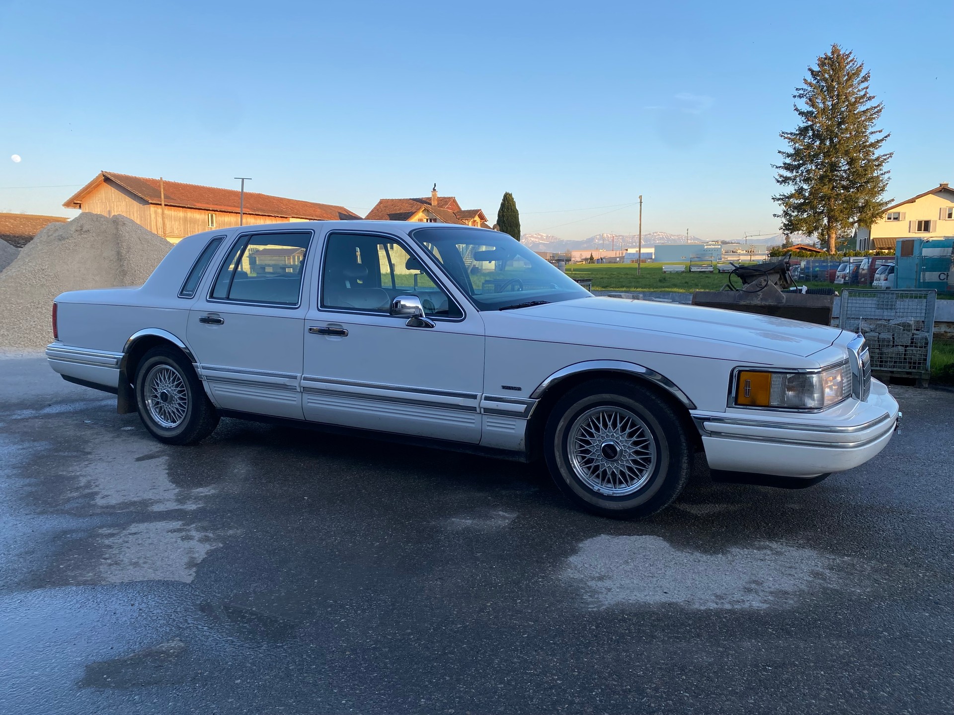 LINCOLN Lincoln Town Car-image-1