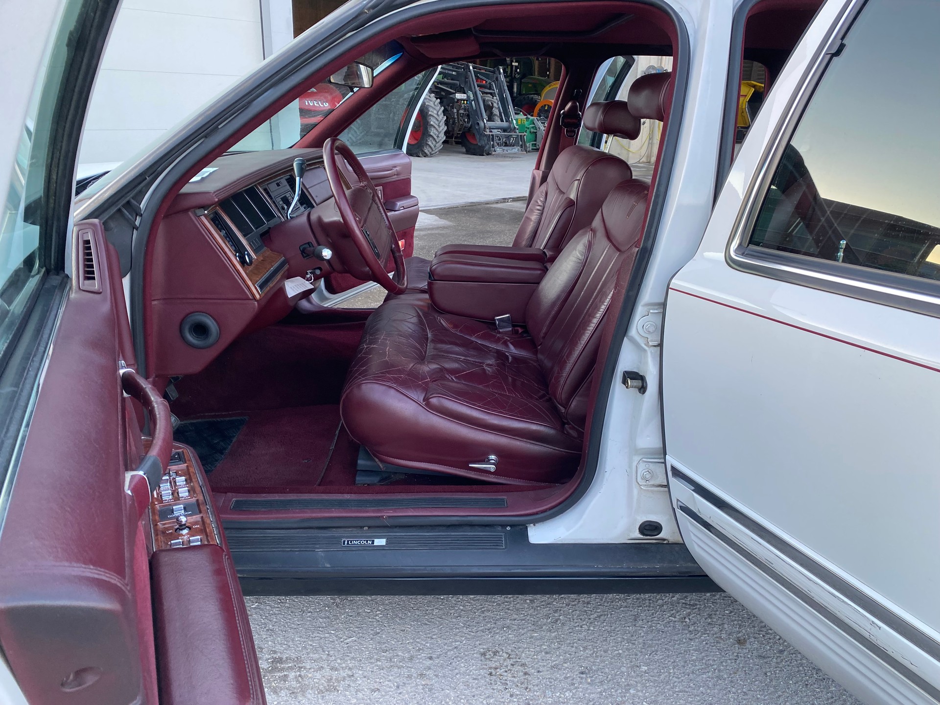 LINCOLN Lincoln Town Car-image-7