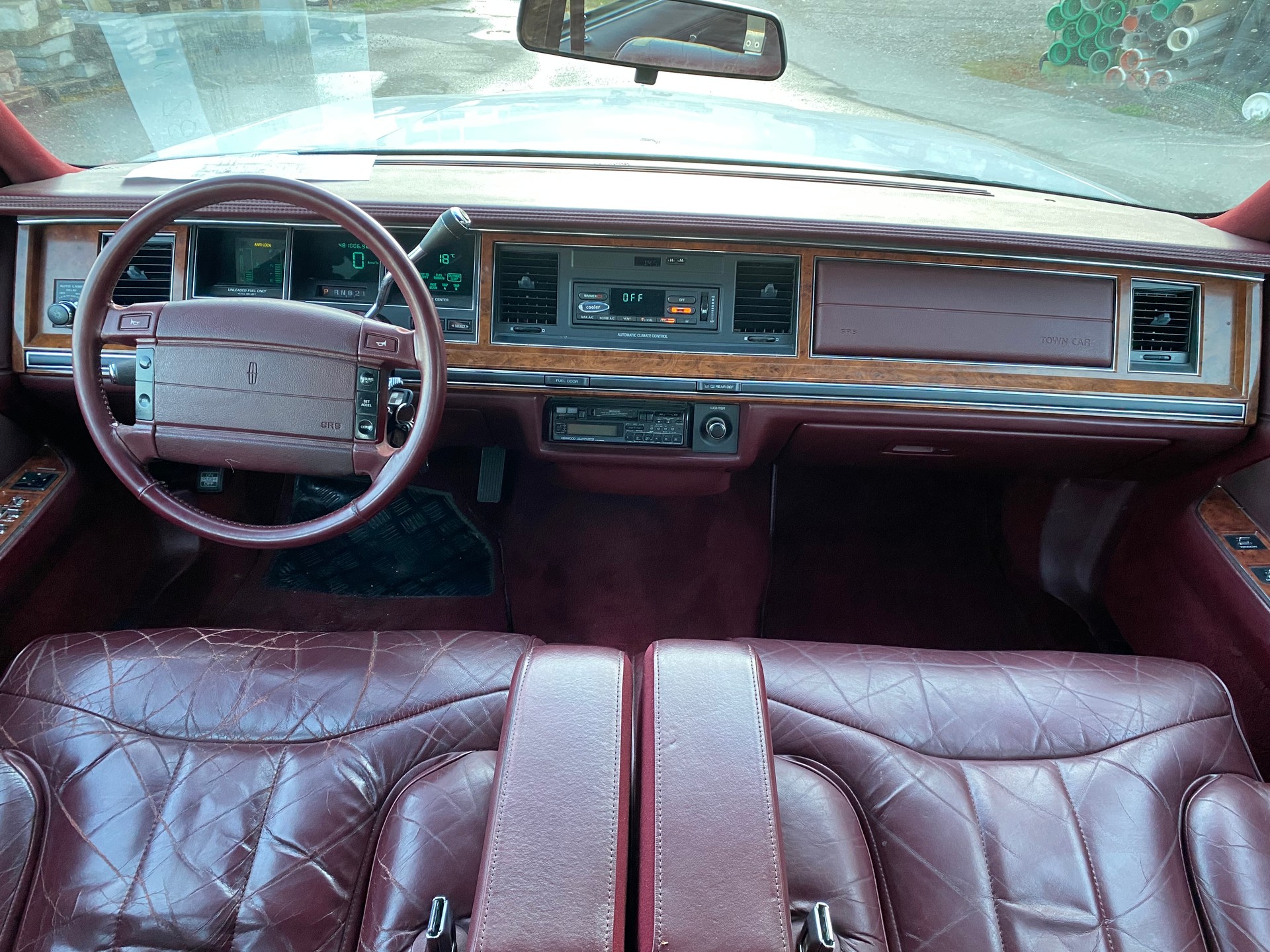LINCOLN Lincoln Town Car-image-13
