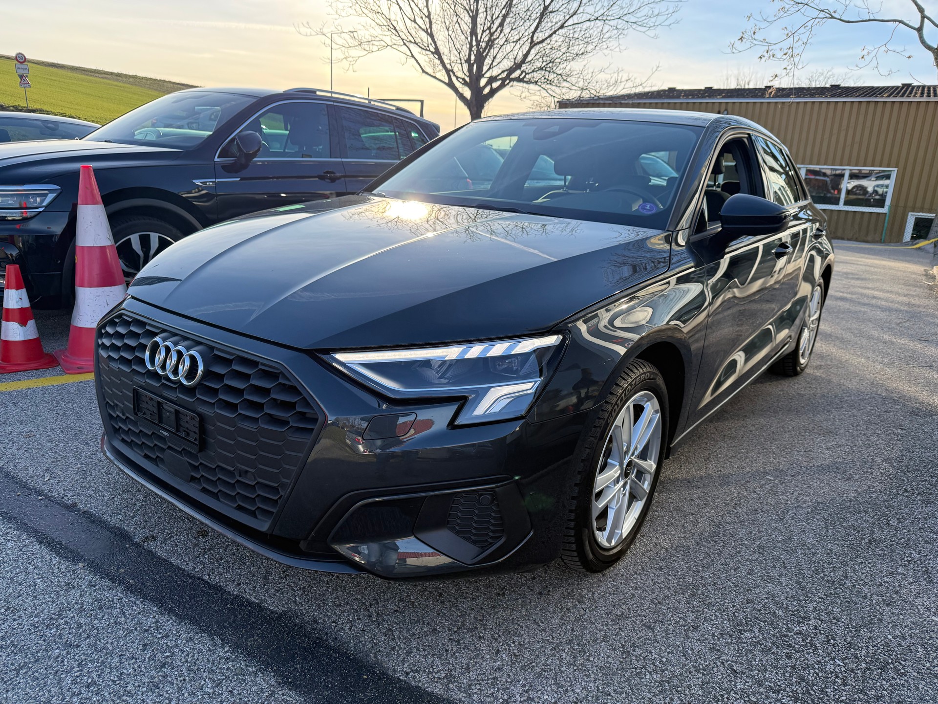 AUDI A3 Sportback 35 TFSI Attraction S-tronic-showroom-element-1