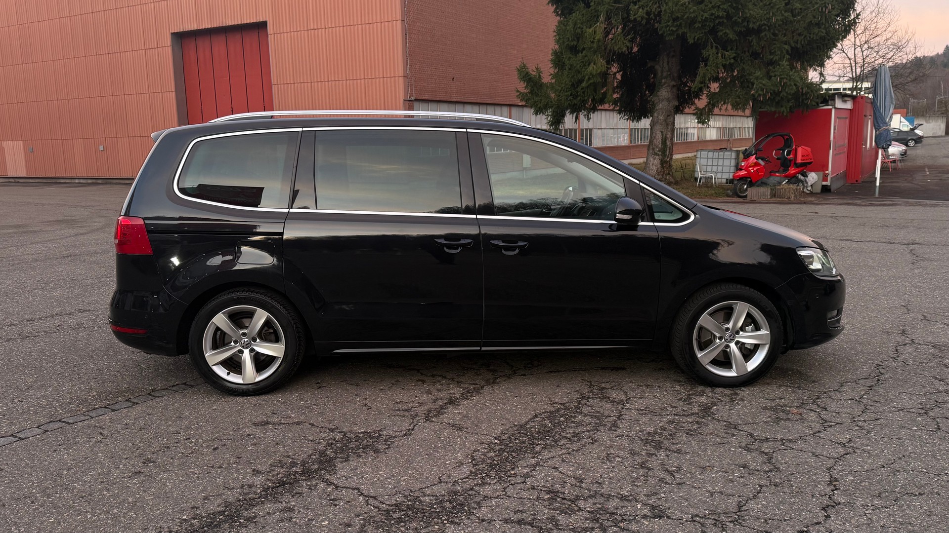 VW SHARAN-image-4