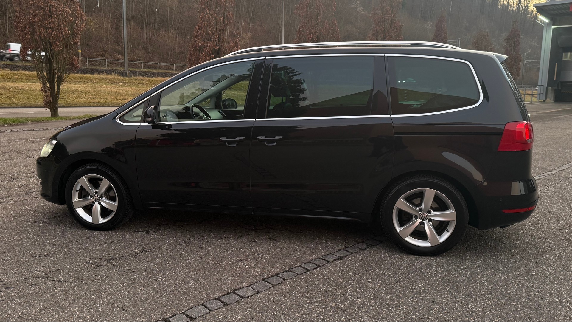 VW SHARAN-image-5