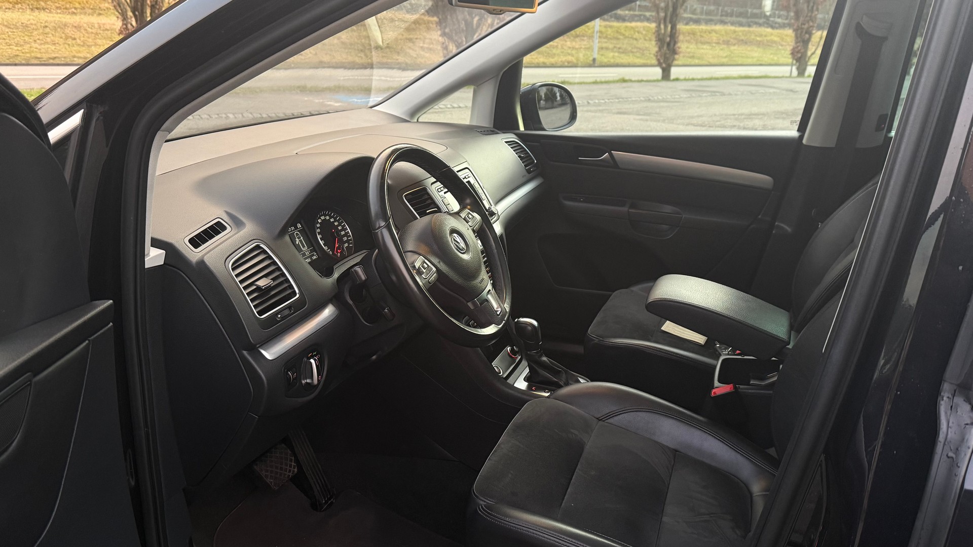 VW SHARAN-image-10