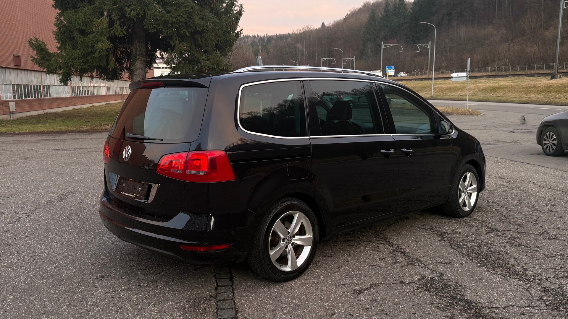 VW SHARAN-image-3