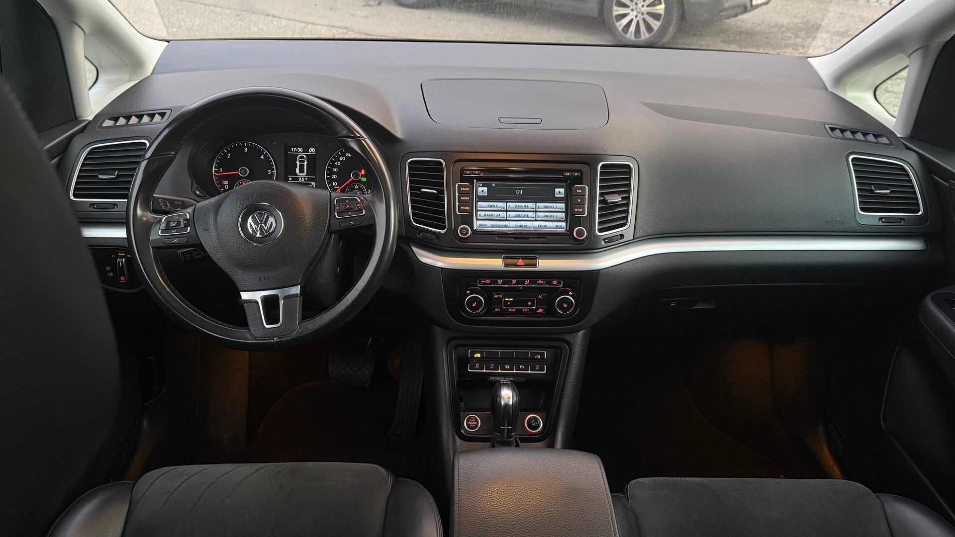 VW SHARAN-image-7
