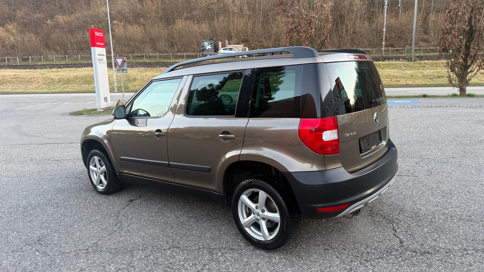 SKODA Yeti 1.8 TSI Ambition 4x4 ab MFK-image-13