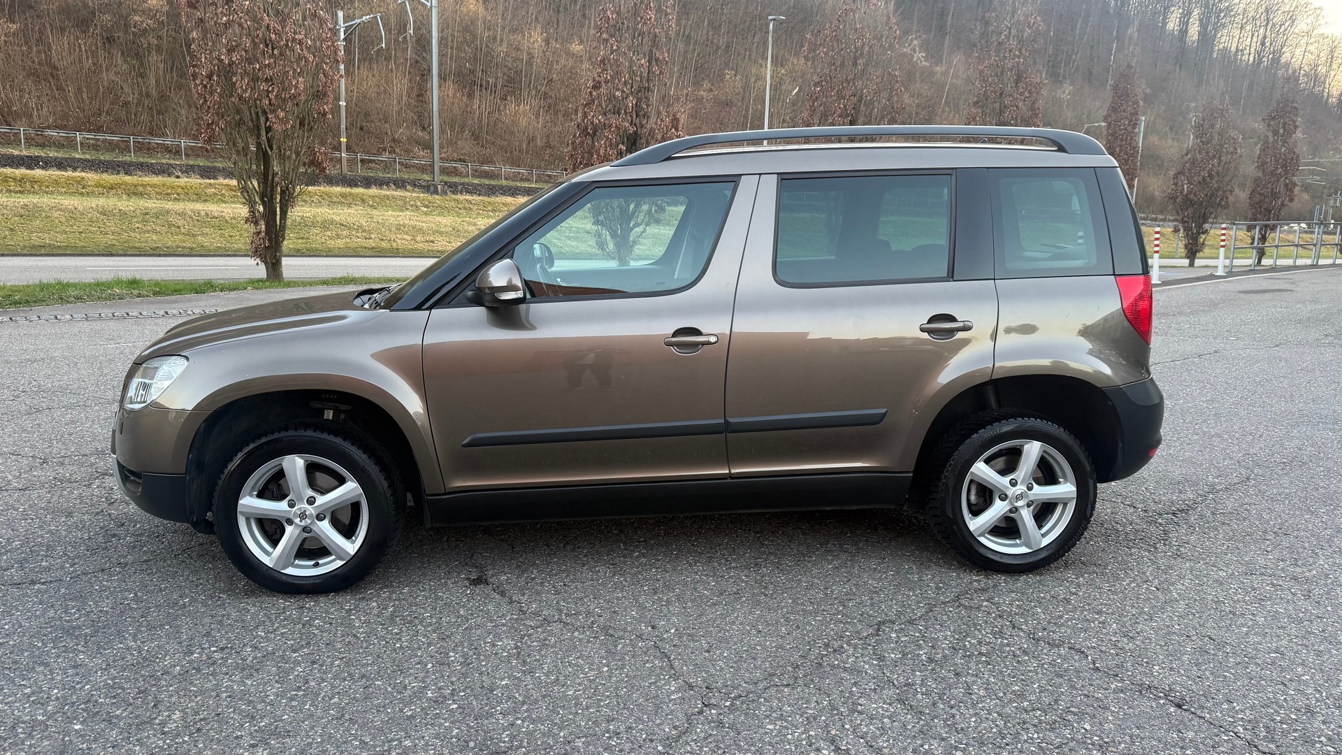 SKODA Yeti 1.8 TSI Ambition 4x4 ab MFK-image-3