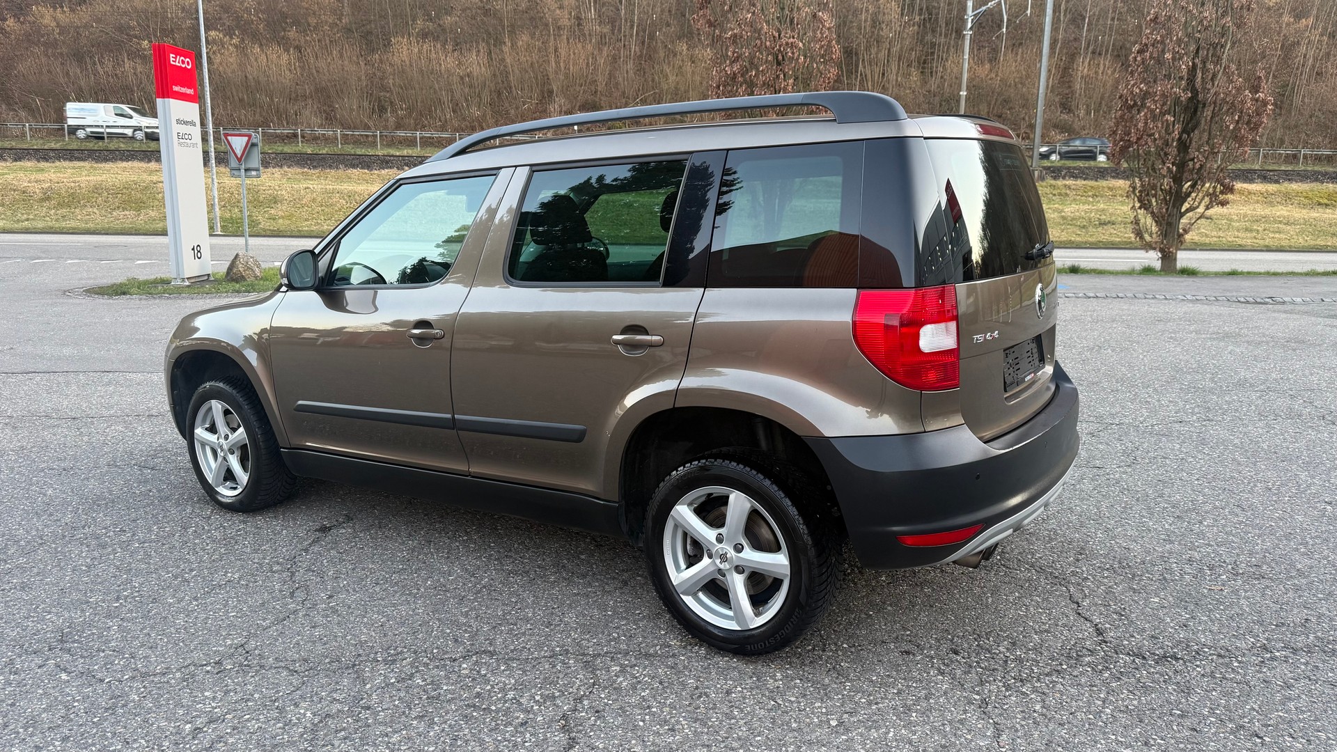 SKODA Yeti 1.8 TSI Ambition 4x4 ab MFK-image-6
