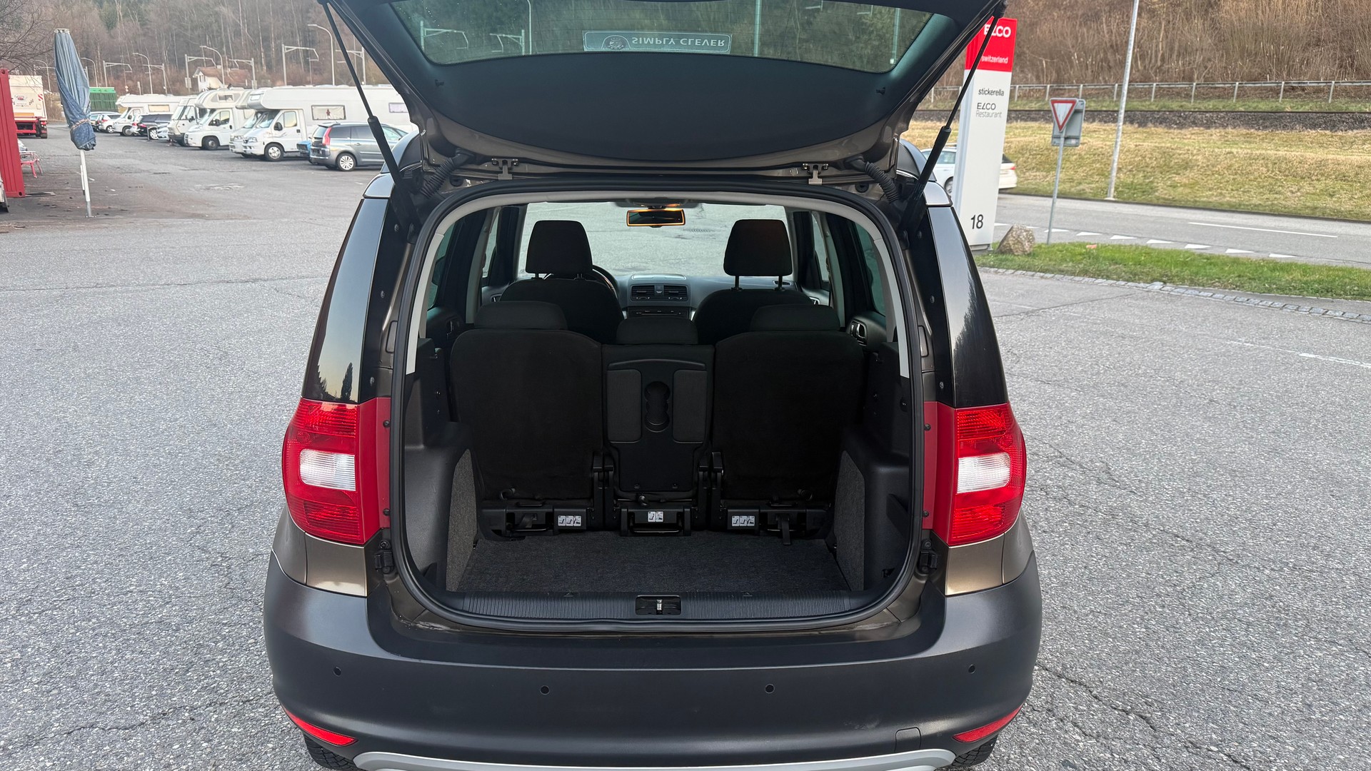 SKODA Yeti 1.8 TSI Ambition 4x4 ab MFK-image-9