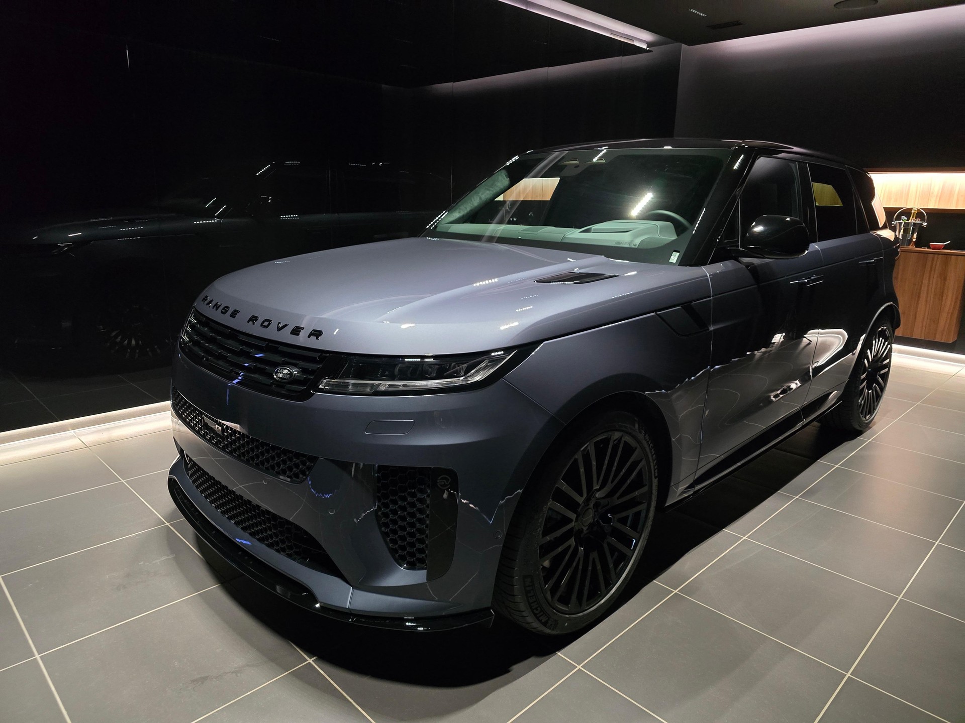 LAND ROVER Range Rover Sport 4.4 V8 SV