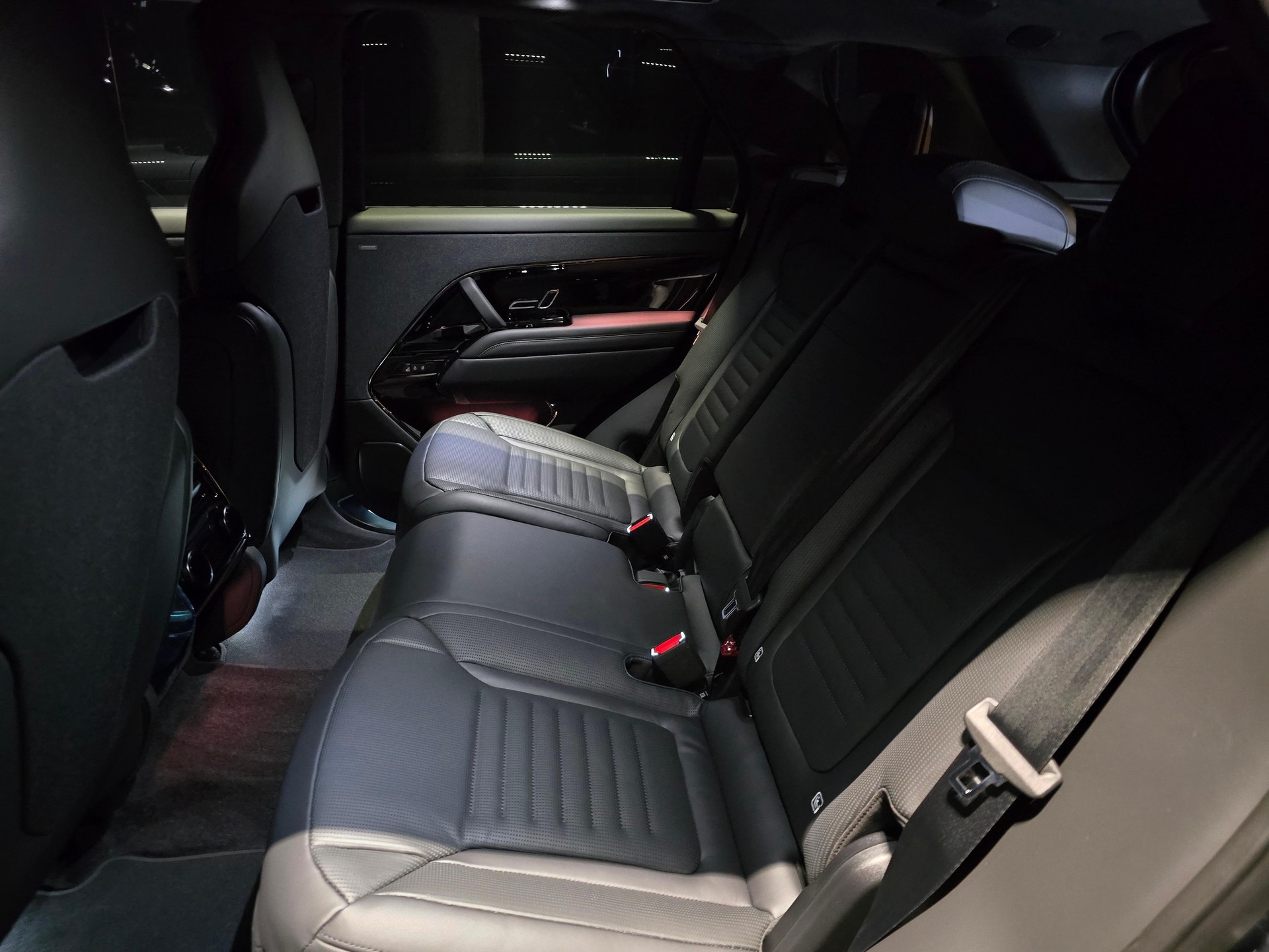 LAND ROVER Range Rover Sport 4.4 V8 SV-image-5