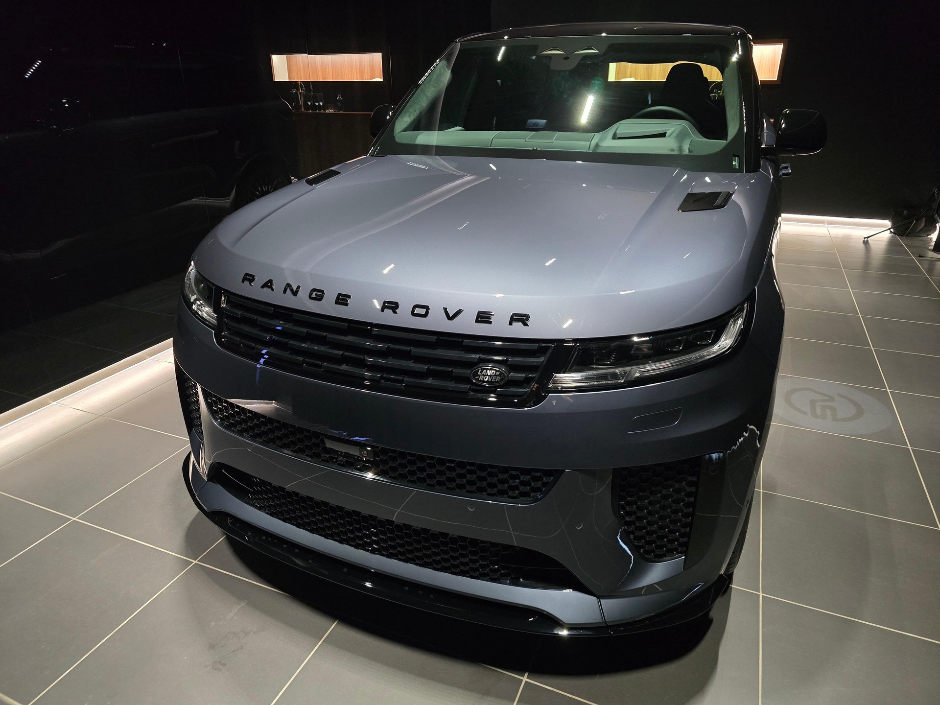 LAND ROVER Range Rover Sport 4.4 V8 SV-image-4