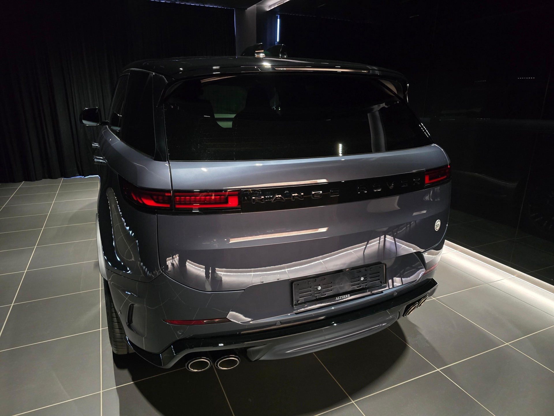 LAND ROVER Range Rover Sport 4.4 V8 SV-showroom-element-2
