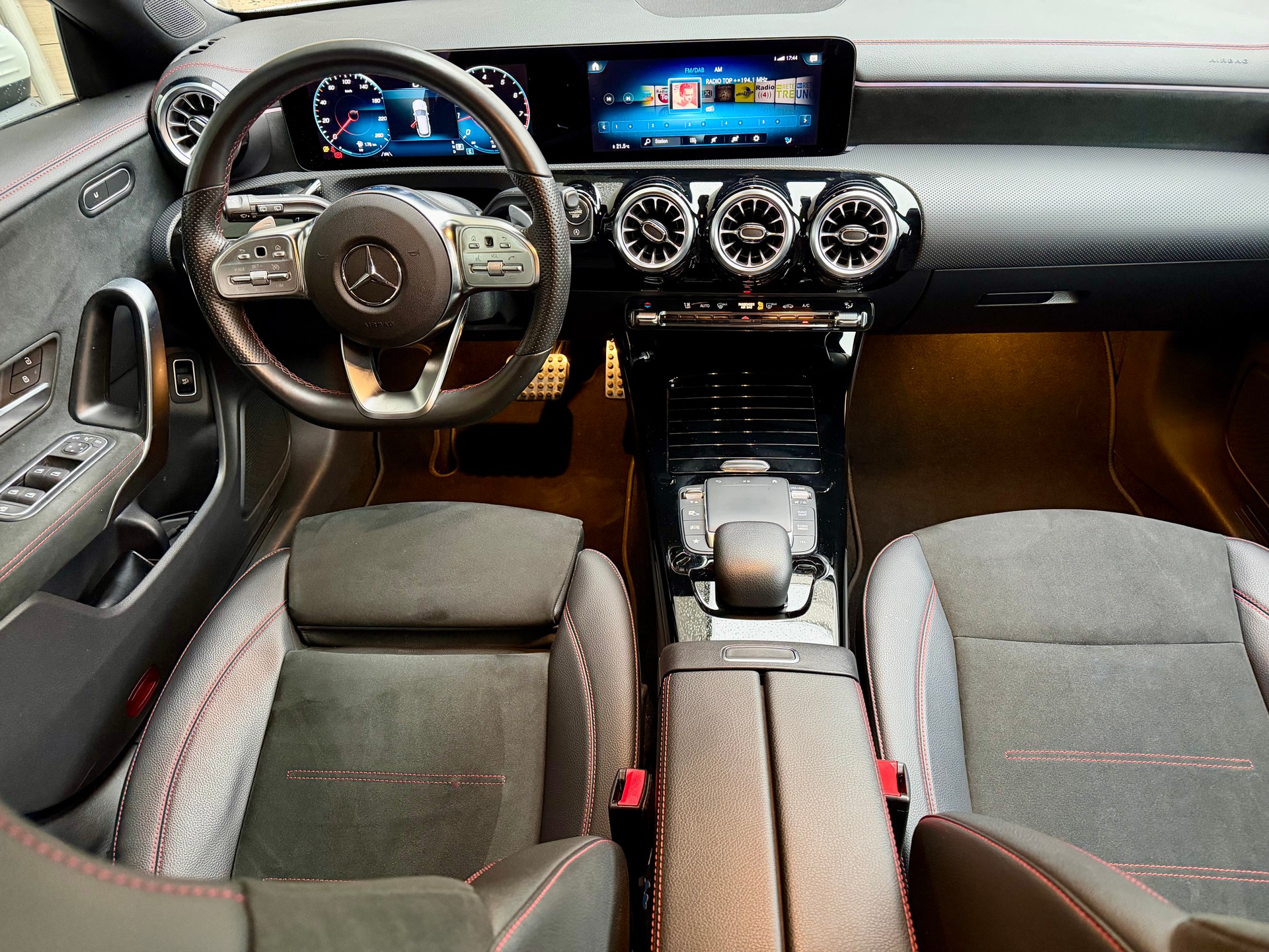 MERCEDES-BENZ CLA Shooting Brake 180 7G-DCT AMG Line - Frisch ab MFK --image-11