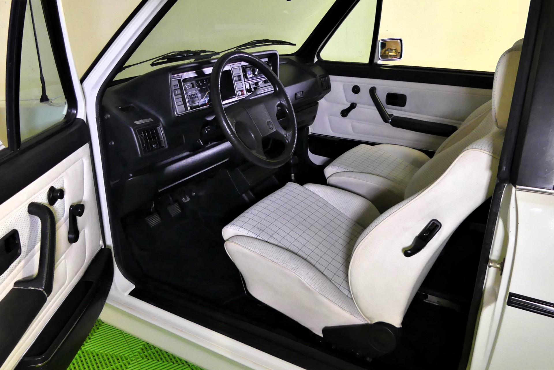 VW Golf Cabriolet 1800 GL Quartett/Special/White-image-5