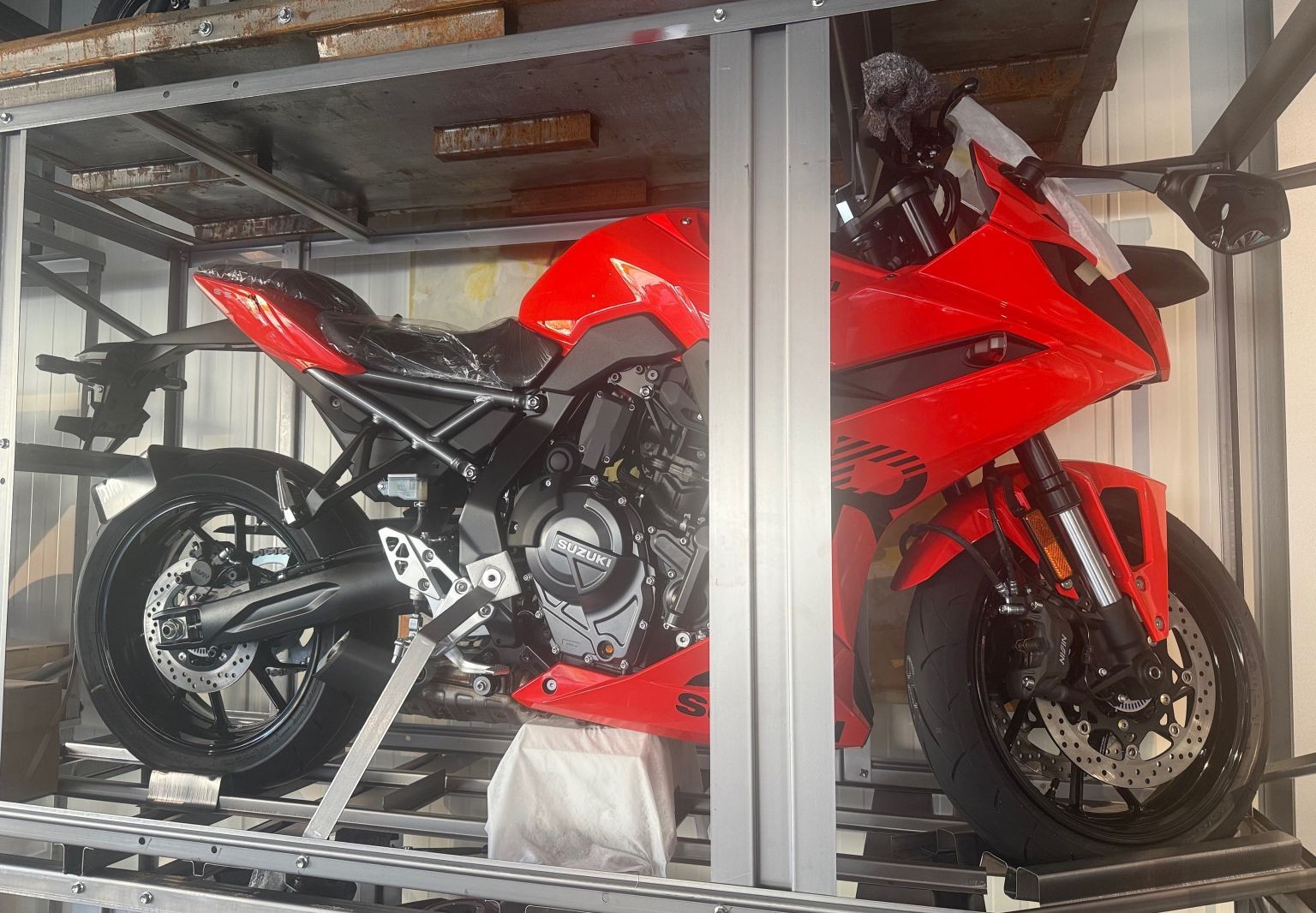 SUZUKI GSX-8R