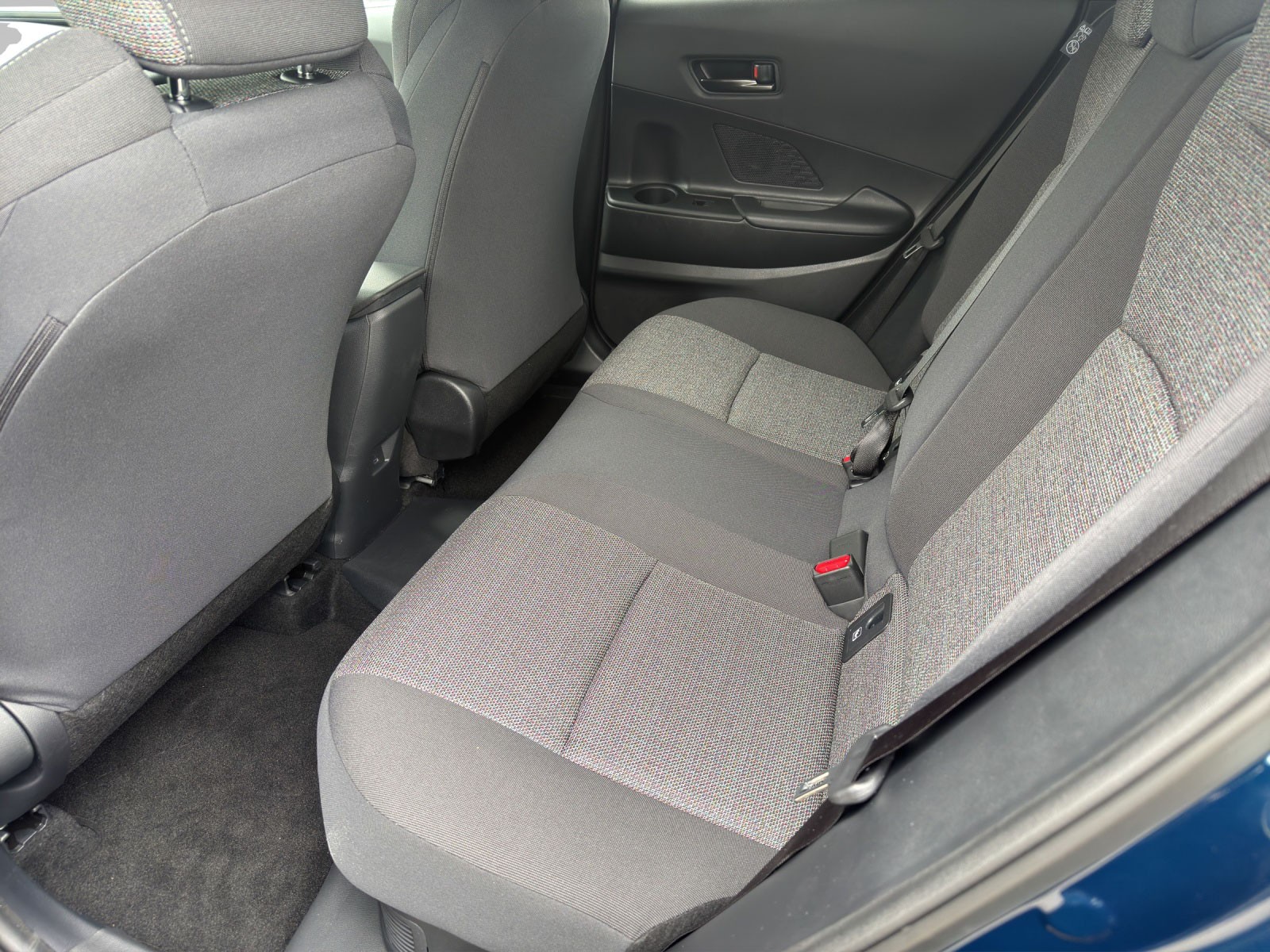 TOYOTA C-HR 2.0 PHEV CVT Swiss Edition-image-10