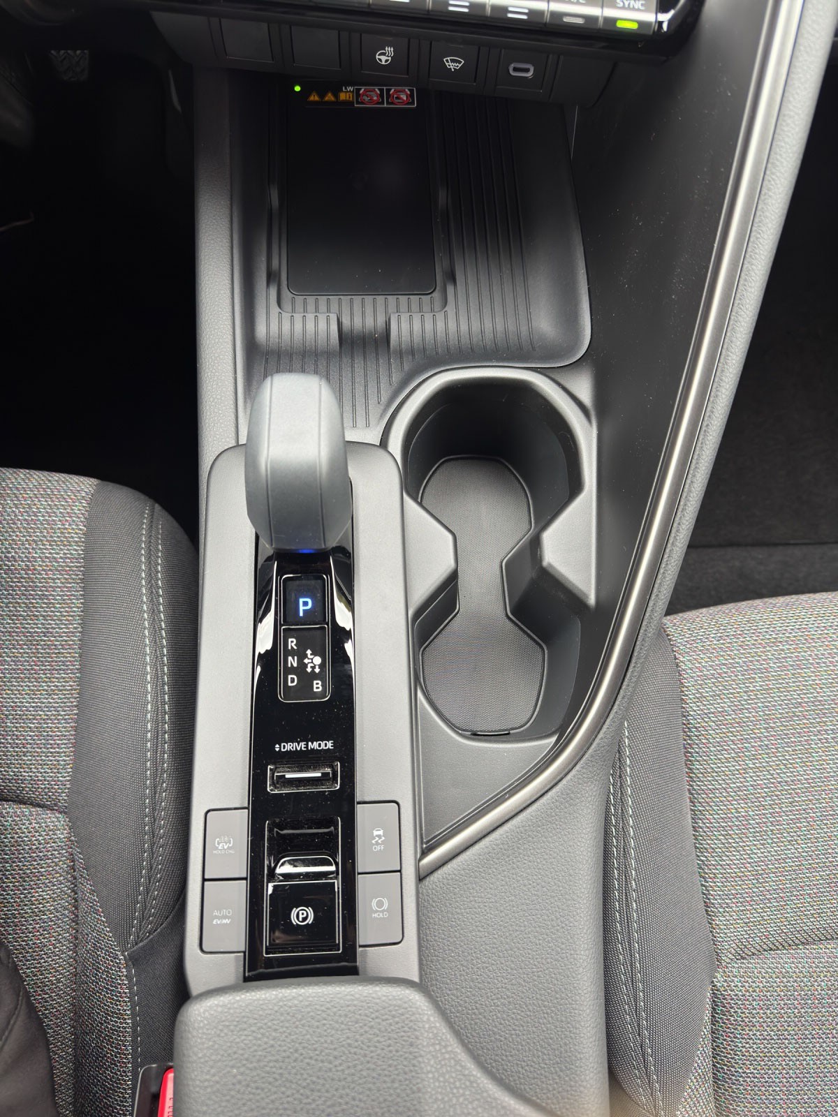 TOYOTA C-HR 2.0 PHEV CVT Swiss Edition-image-15