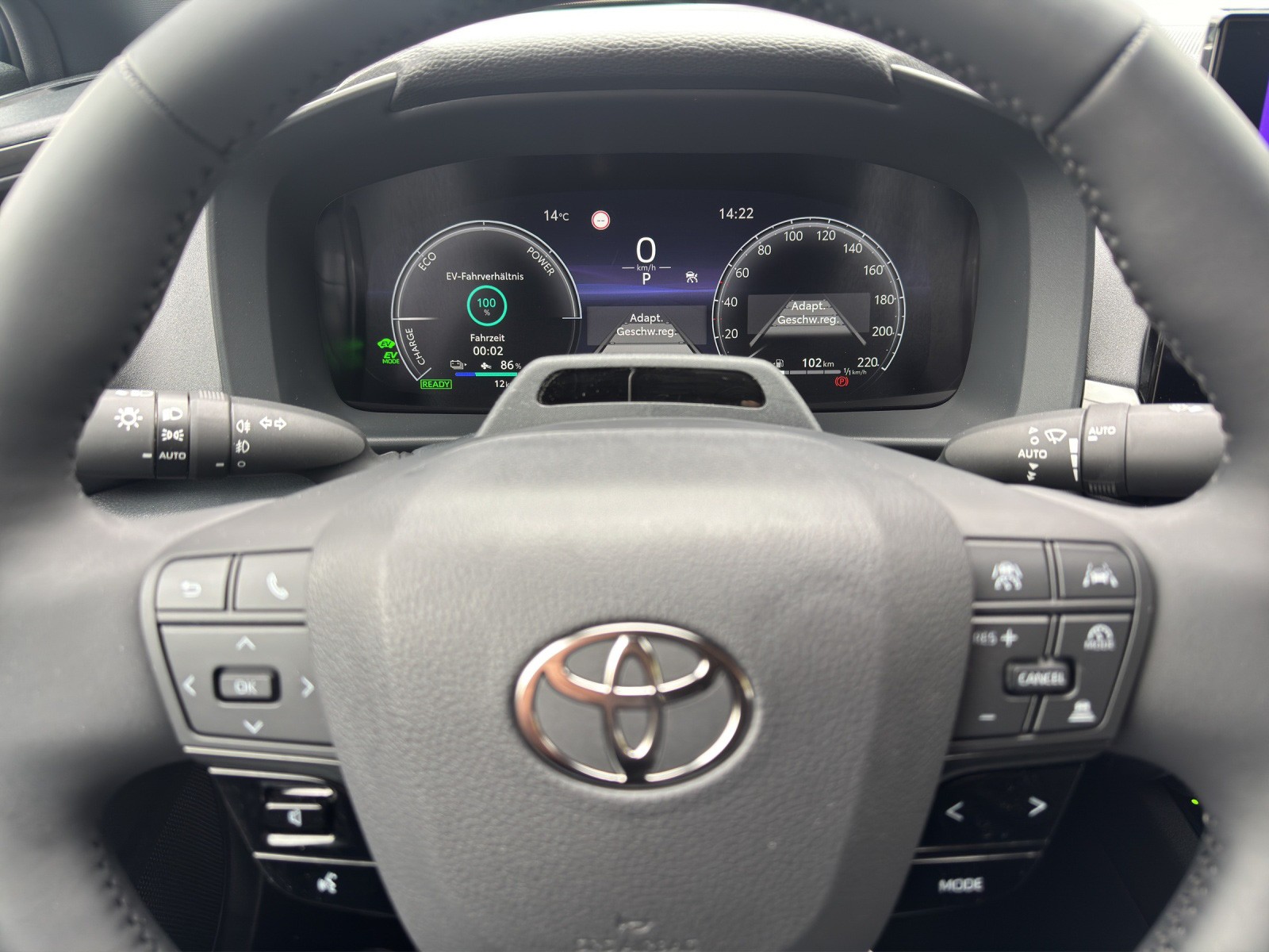 TOYOTA C-HR 2.0 PHEV CVT Swiss Edition-image-13