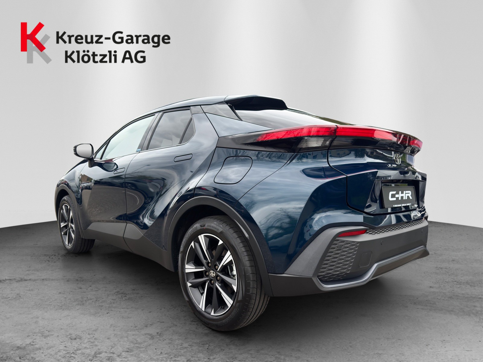 TOYOTA C-HR 2.0 PHEV CVT Swiss Edition-image-4
