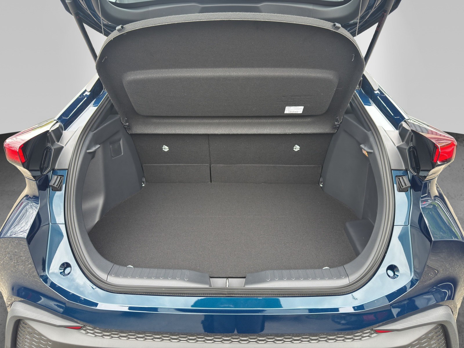 TOYOTA C-HR 2.0 PHEV CVT Swiss Edition-image-9
