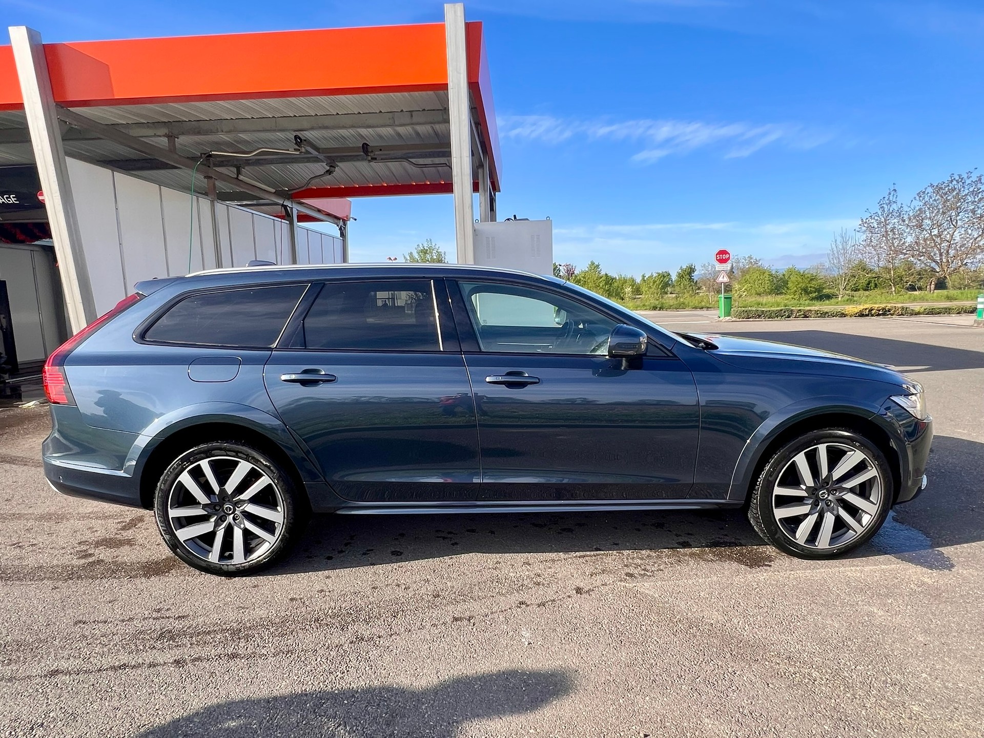 VOLVO V90 Cross Country B6 Benzin Mild Hybrid AWD Geartronic-image-2
