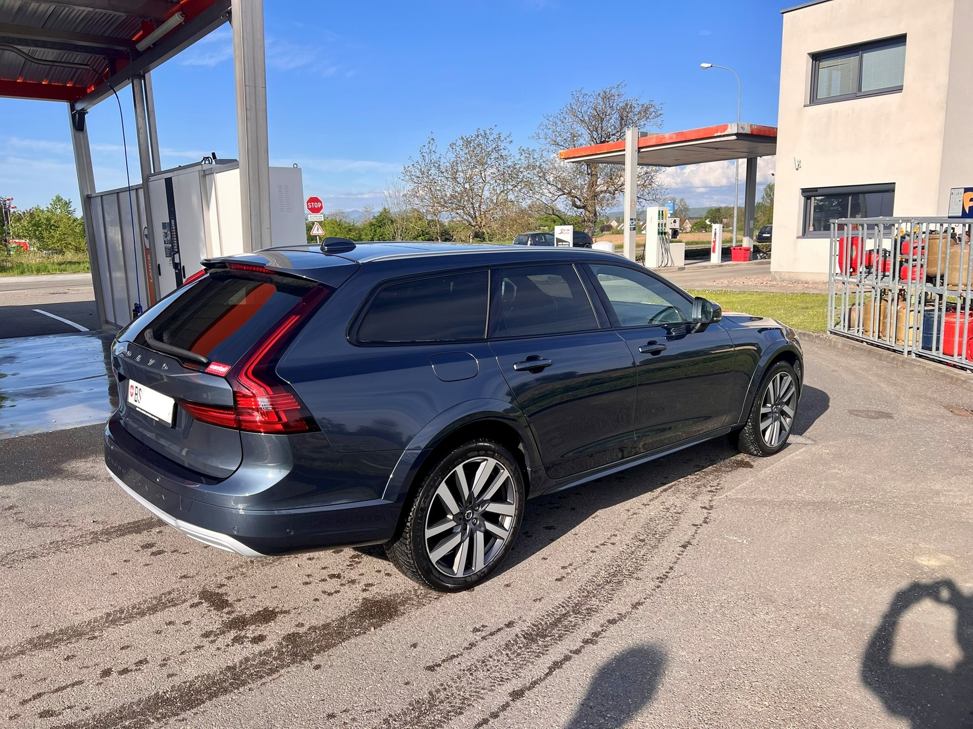 VOLVO V90 Cross Country B6 Benzin Mild Hybrid AWD Geartronic-image-3
