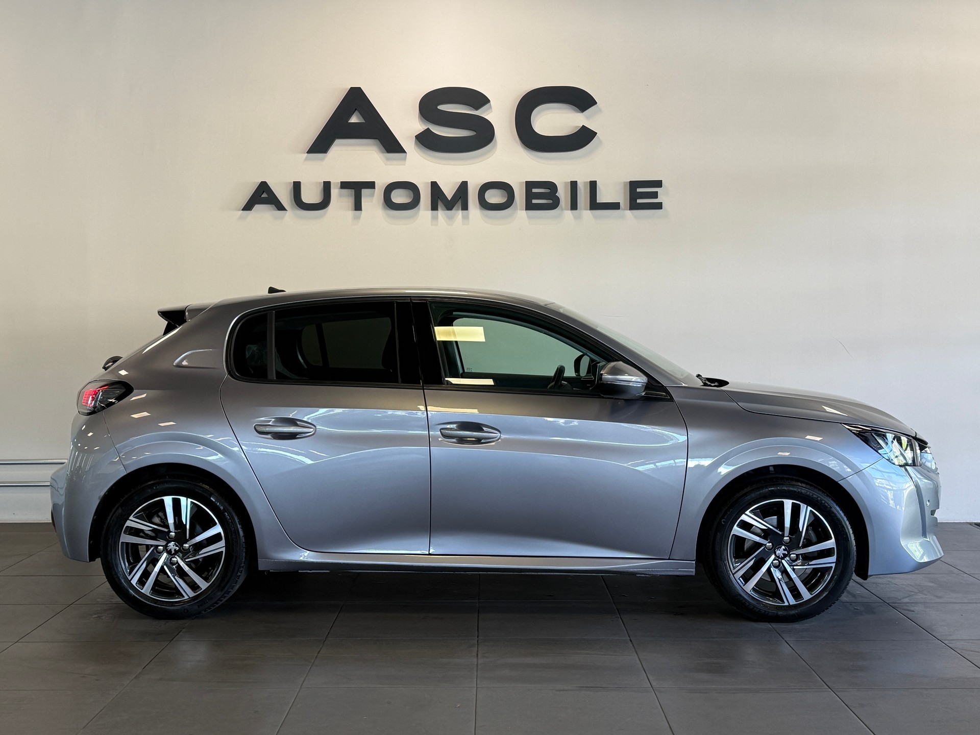 PEUGEOT 208 1.2 PureTech Allure *Virtual Tacho*-showroom-element-1