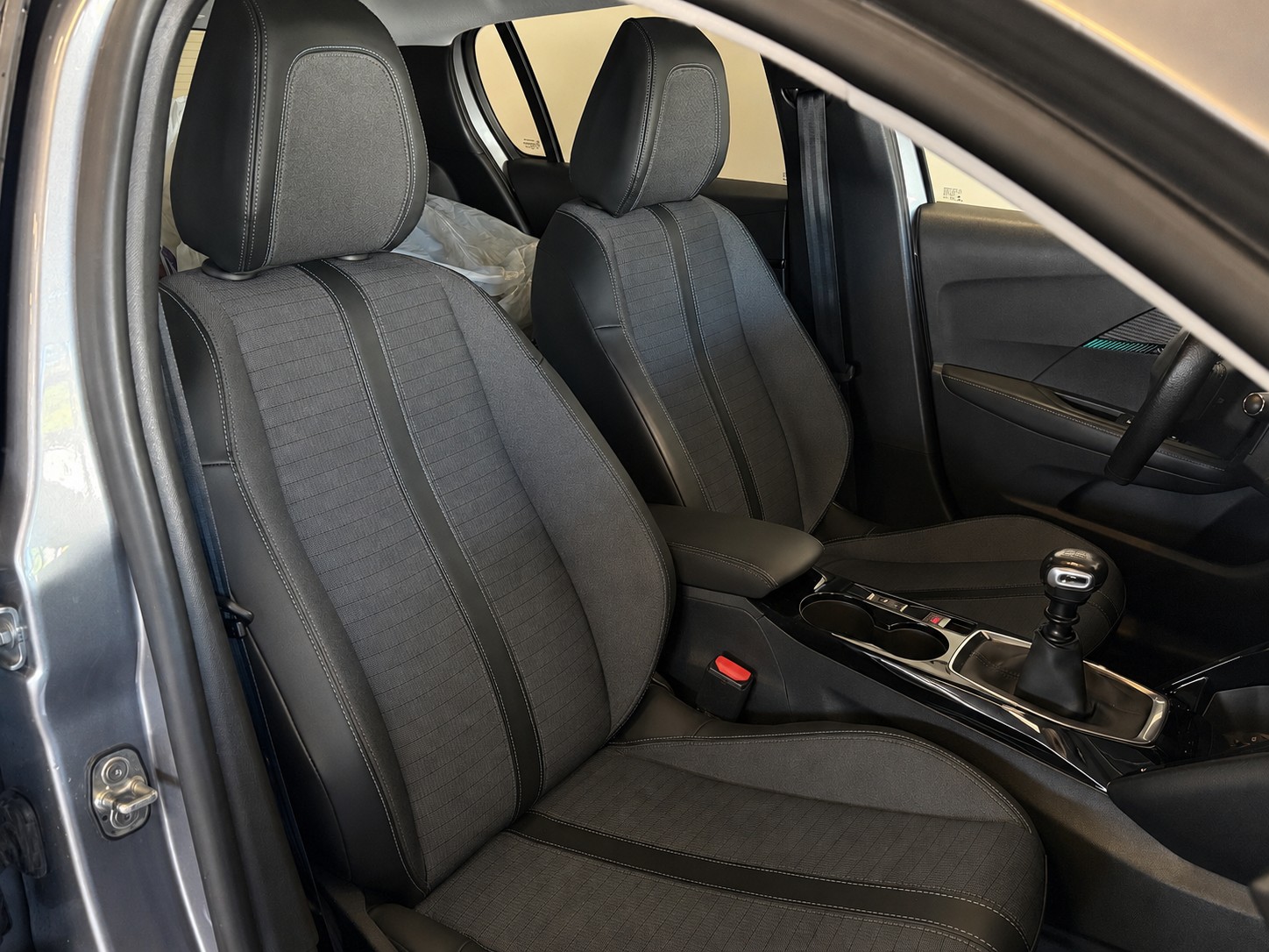 PEUGEOT 208 1.2 PureTech Allure *Virtual Tacho*-image-9