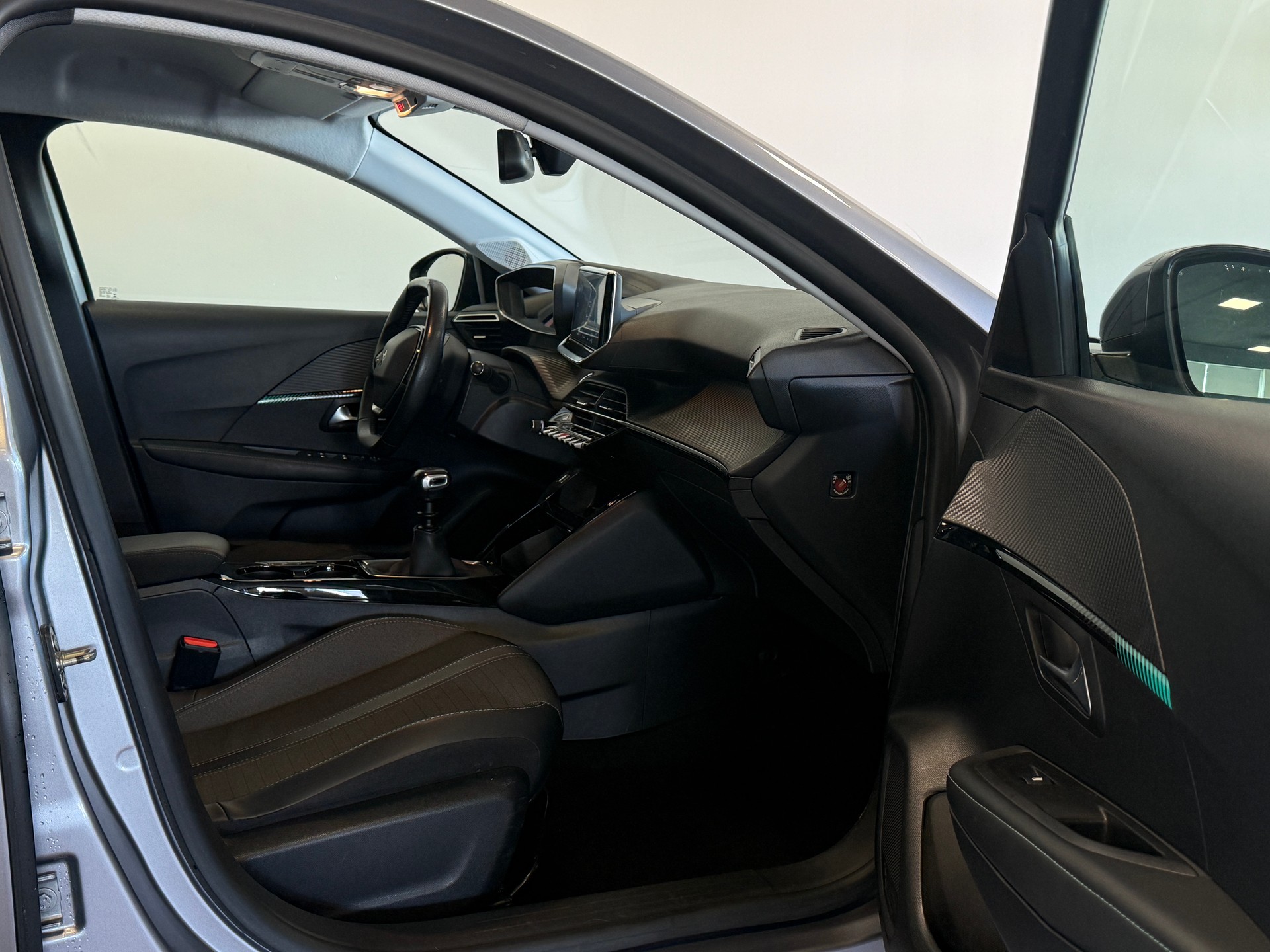 PEUGEOT 208 1.2 PureTech Allure *Virtual Tacho*-image-7