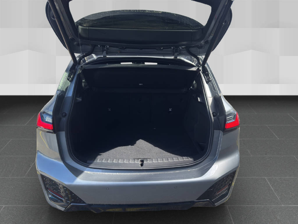 BMW 218i Active Tourer-image-13