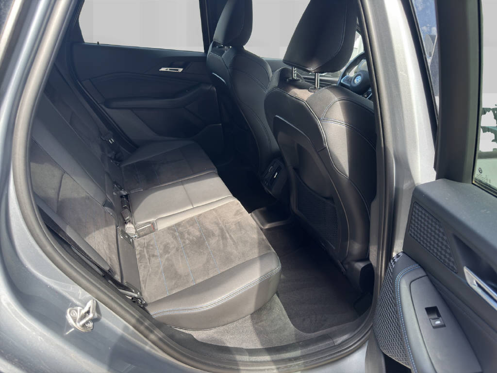 BMW 218i Active Tourer-image-10