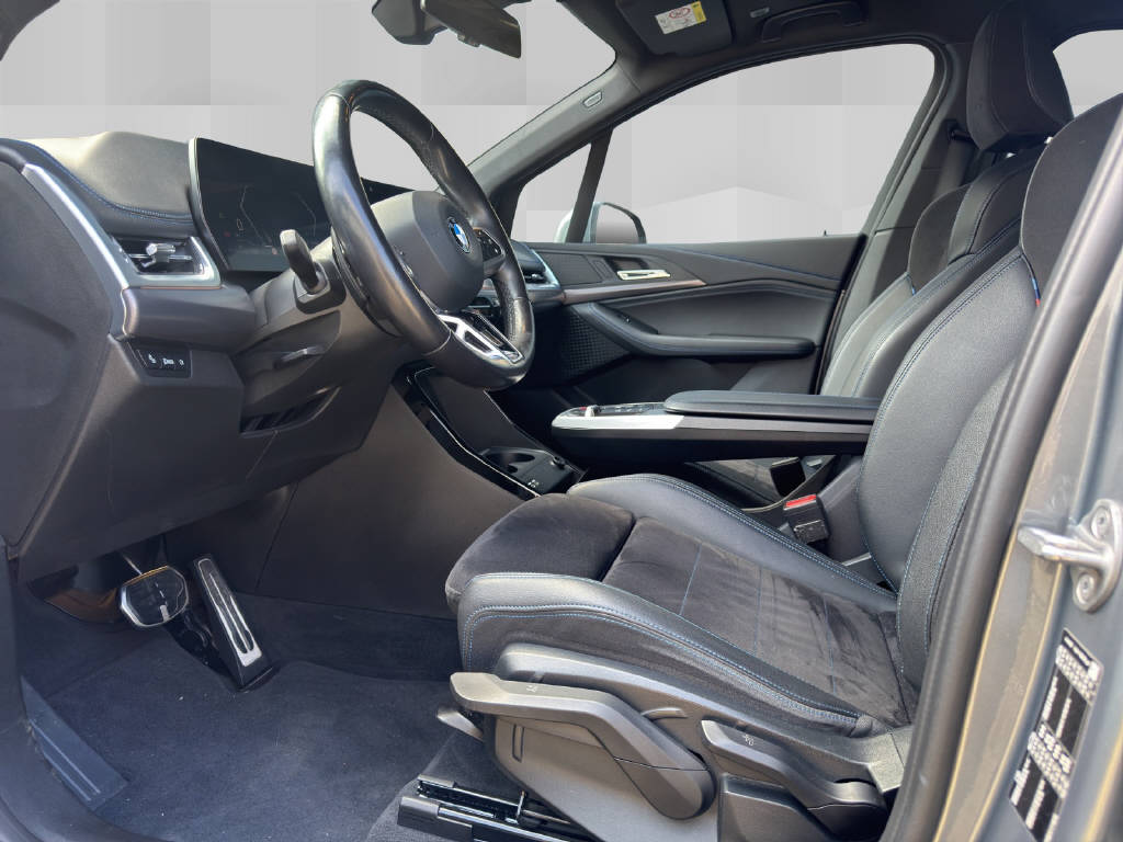 BMW 218i Active Tourer-image-8