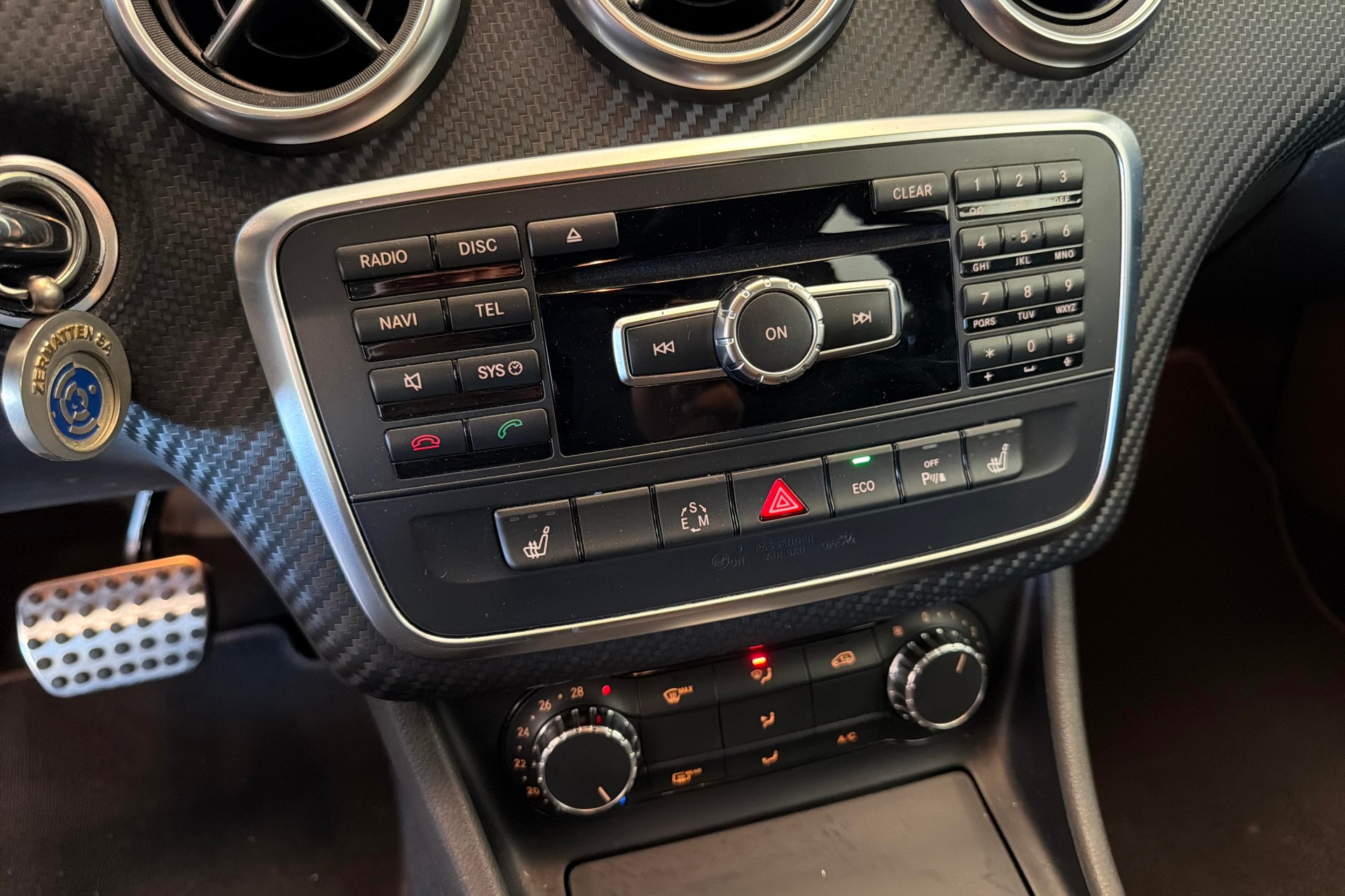 MERCEDES-BENZ A 250 AMG Line 4Matic 7G-DCT-image-13