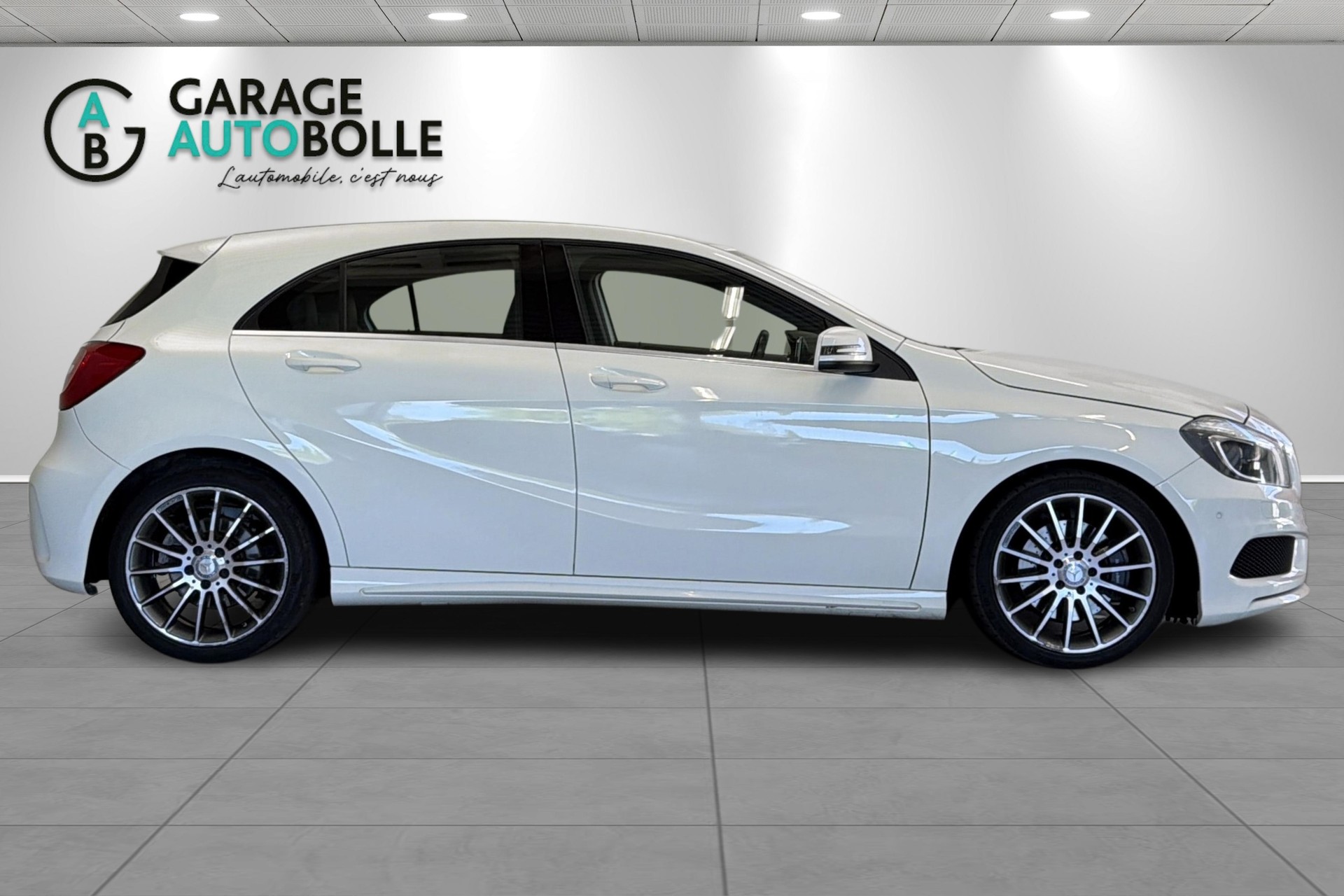 MERCEDES-BENZ A 250 AMG Line 4Matic 7G-DCT-showroom-element-2