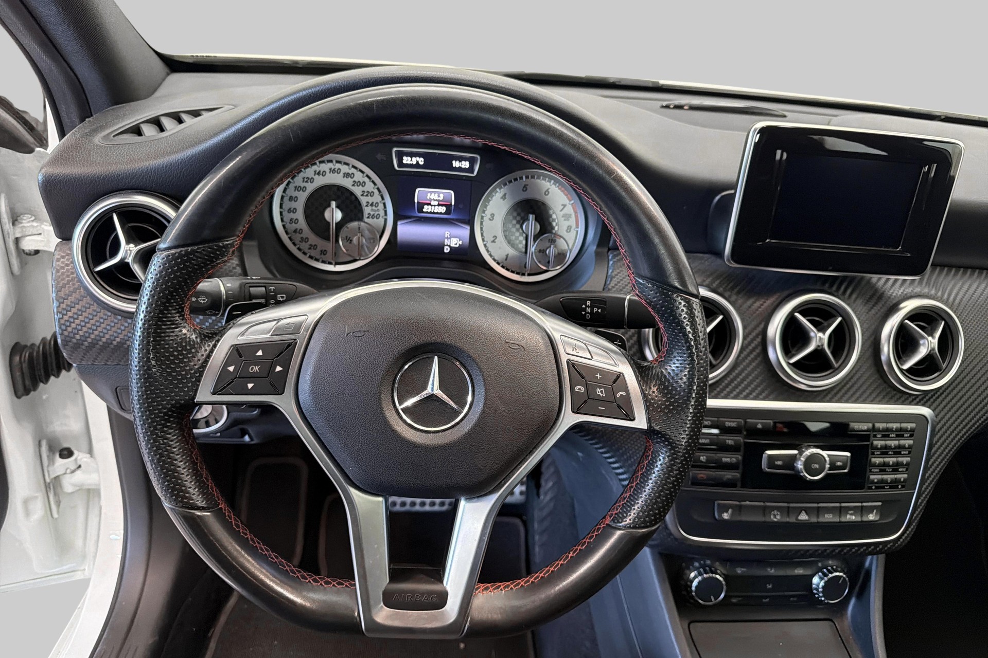 MERCEDES-BENZ A 250 AMG Line 4Matic 7G-DCT-image-9