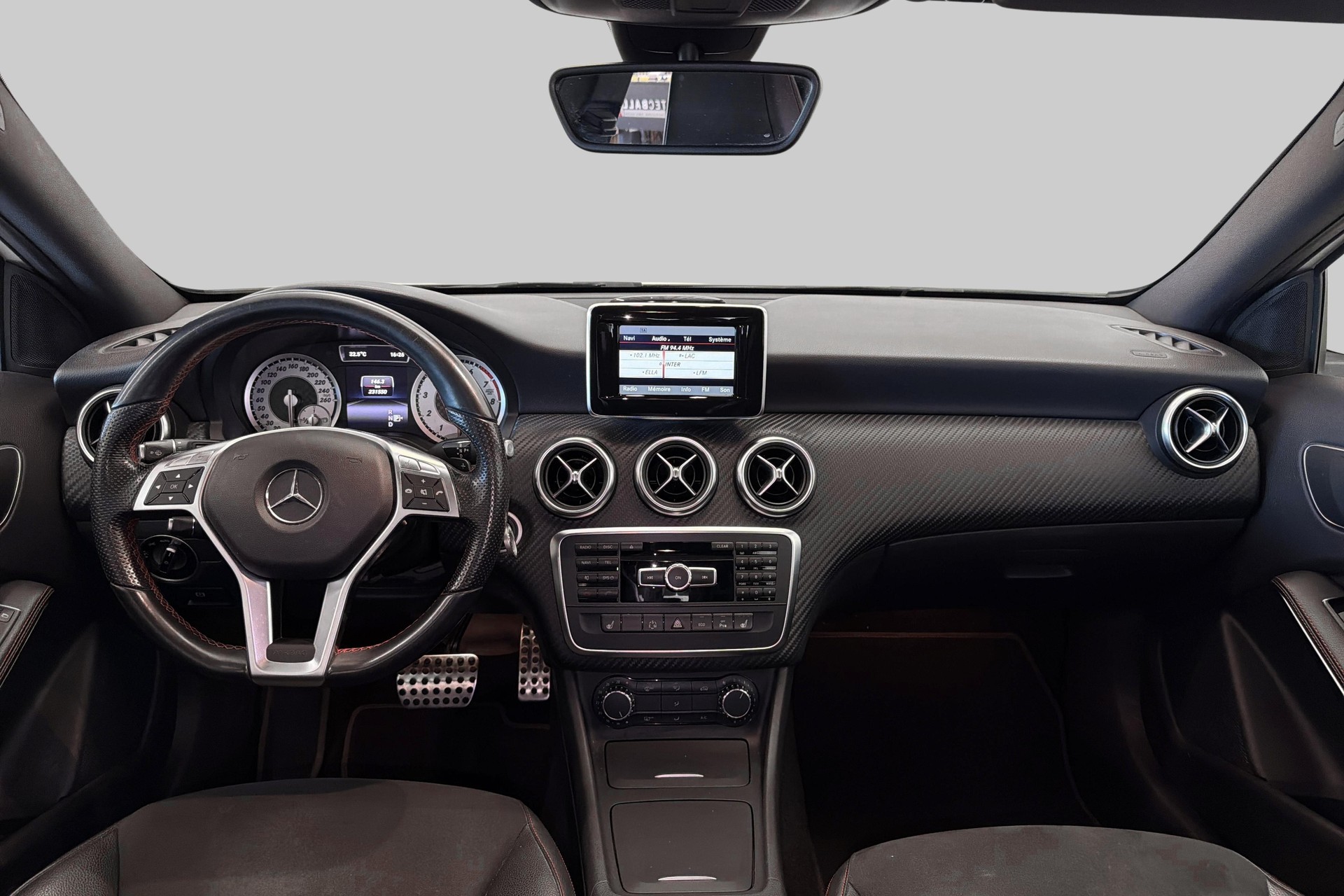 MERCEDES-BENZ A 250 AMG Line 4Matic 7G-DCT-image-16