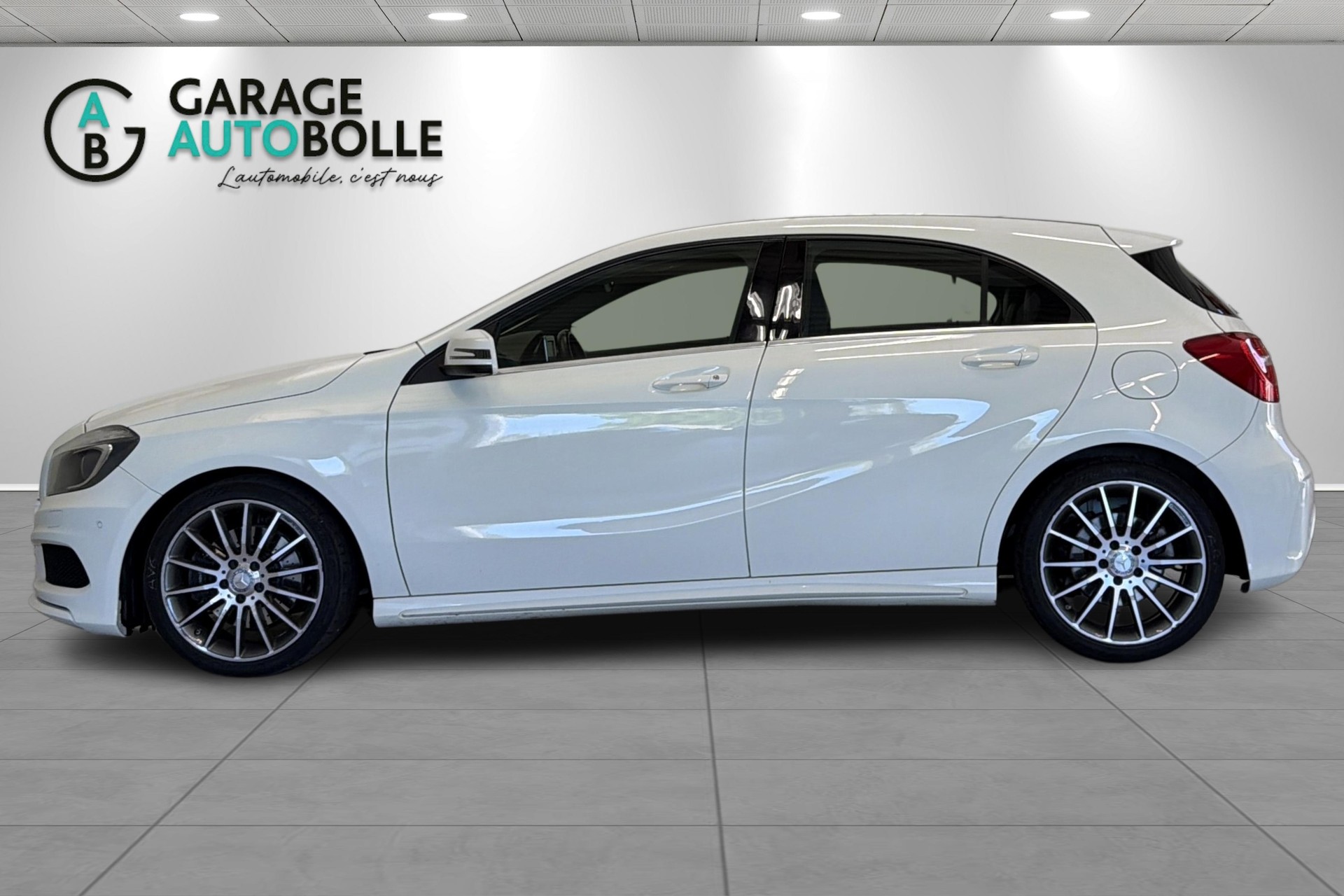 MERCEDES-BENZ A 250 AMG Line 4Matic 7G-DCT-image-6