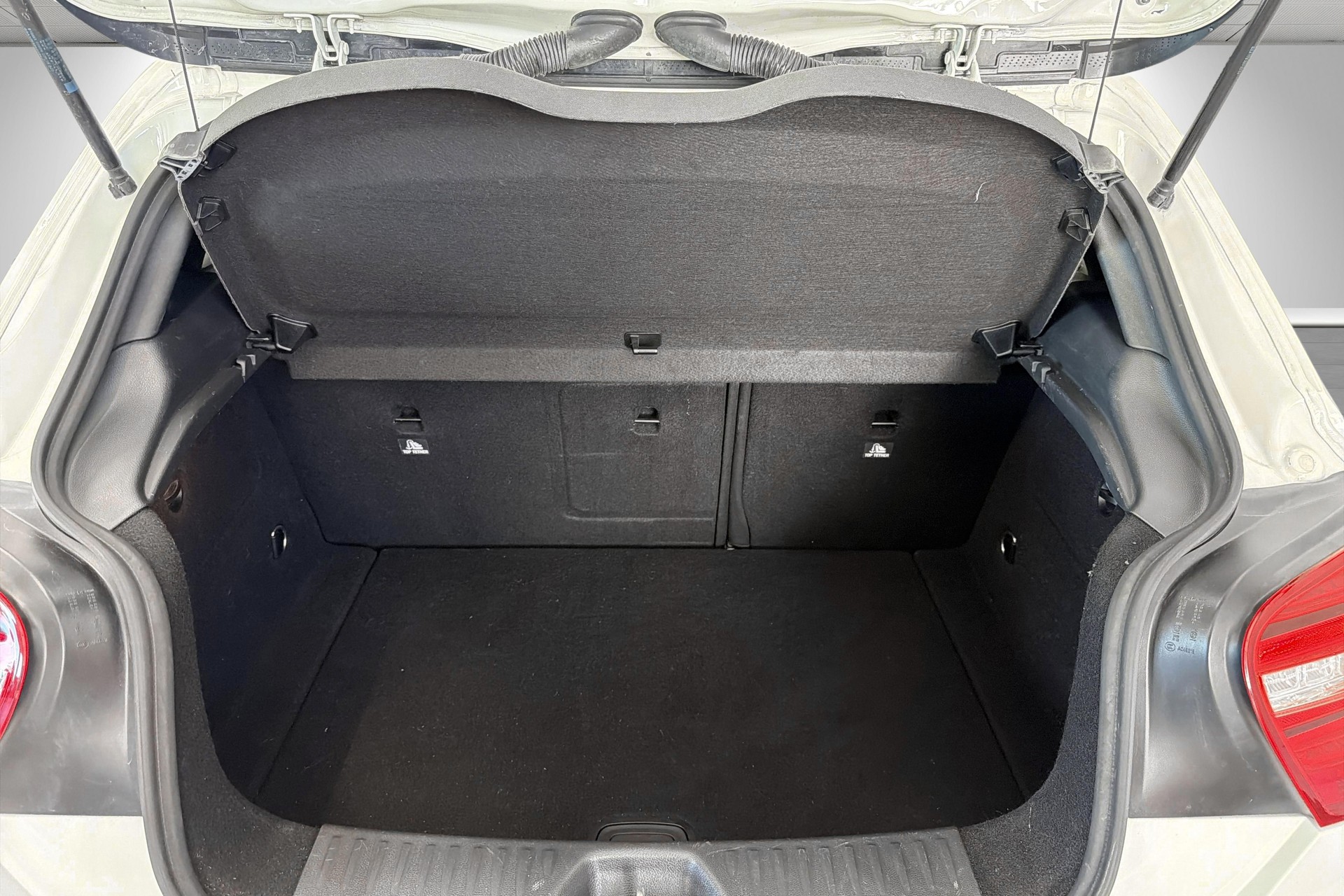 MERCEDES-BENZ A 250 AMG Line 4Matic 7G-DCT-image-17