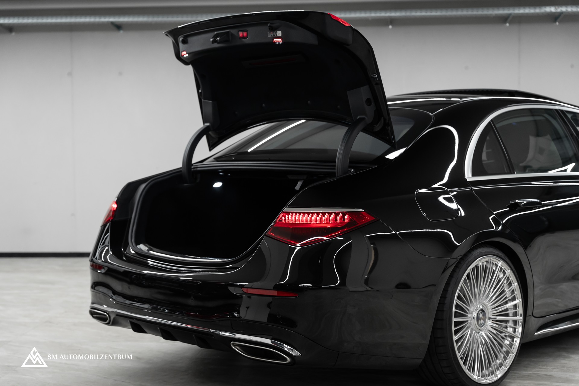 MERCEDES-BENZ S 500 L 4Matic AMG Line 9G-Tronic / Panorama / 360° / Head-Up / Massage-image-9