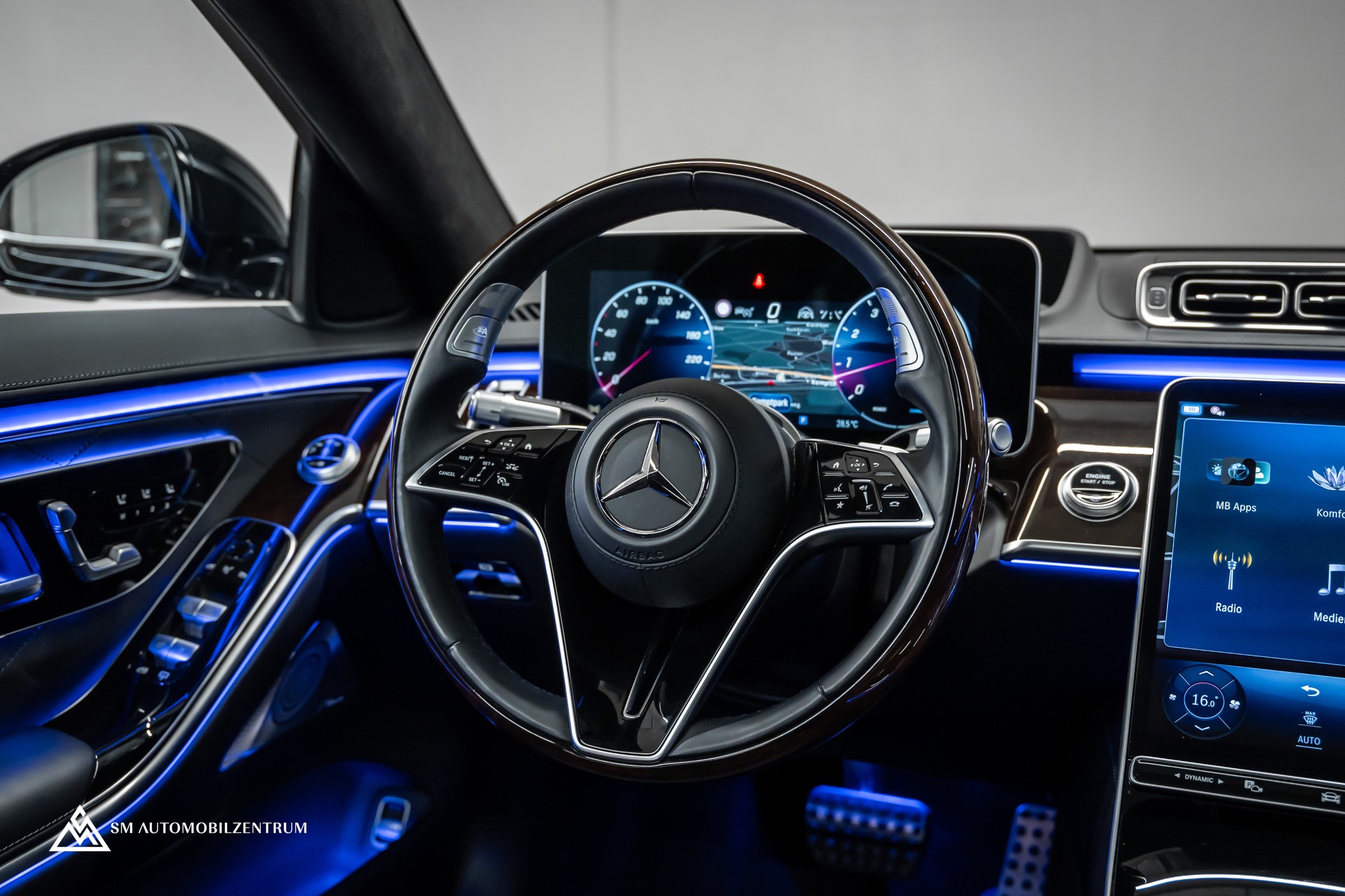 MERCEDES-BENZ S 500 L 4Matic AMG Line 9G-Tronic / Panorama / 360° / Head-Up / Massage-image-15