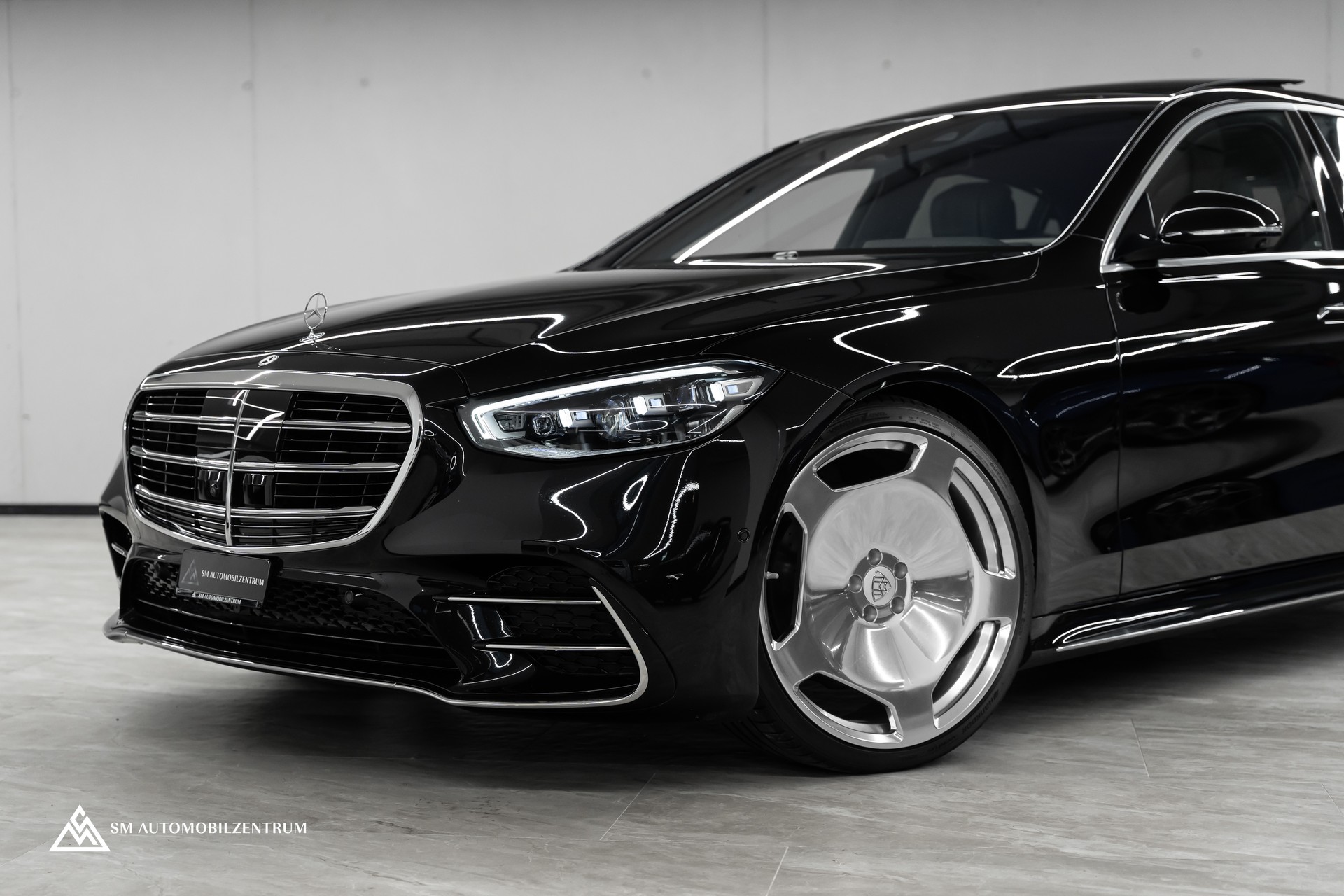 MERCEDES-BENZ S 500 L 4Matic AMG Line 9G-Tronic / Panorama / 360° / Head-Up / Massage-showroom-element-3