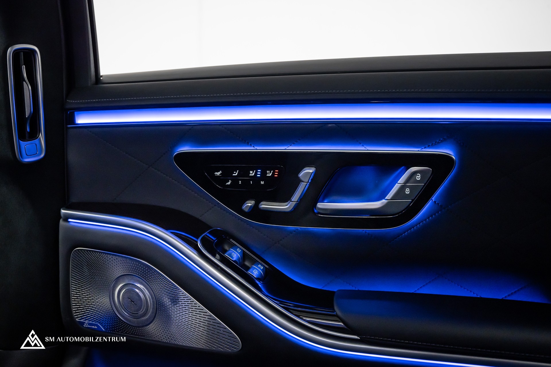 MERCEDES-BENZ S 500 L 4Matic AMG Line 9G-Tronic / Panorama / 360° / Head-Up / Massage-image-24