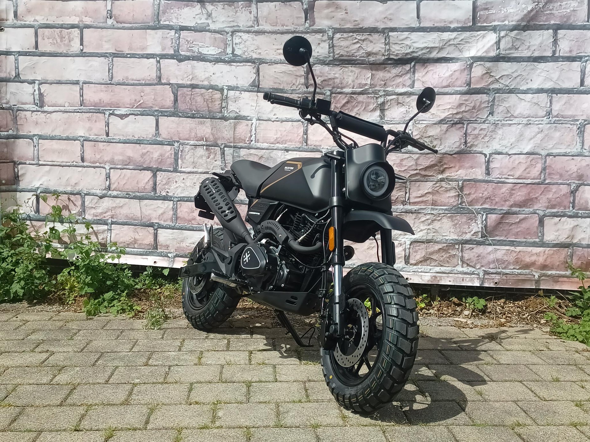 BRIXTON Crossfire 125 XS-image-2