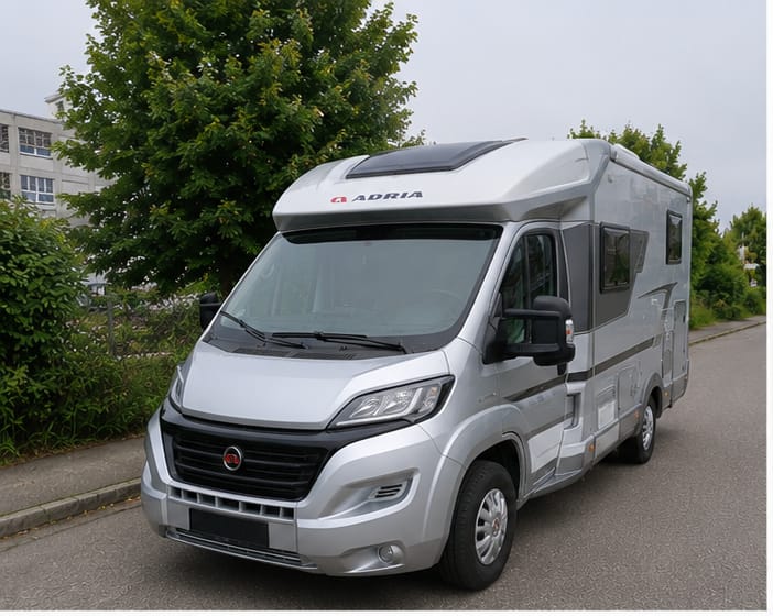 ADRIA C Compact SL**Das perfekte Wohnmobil für alle, die beim Fahren keine Kompromisse machen wollen** Automat 150PS*